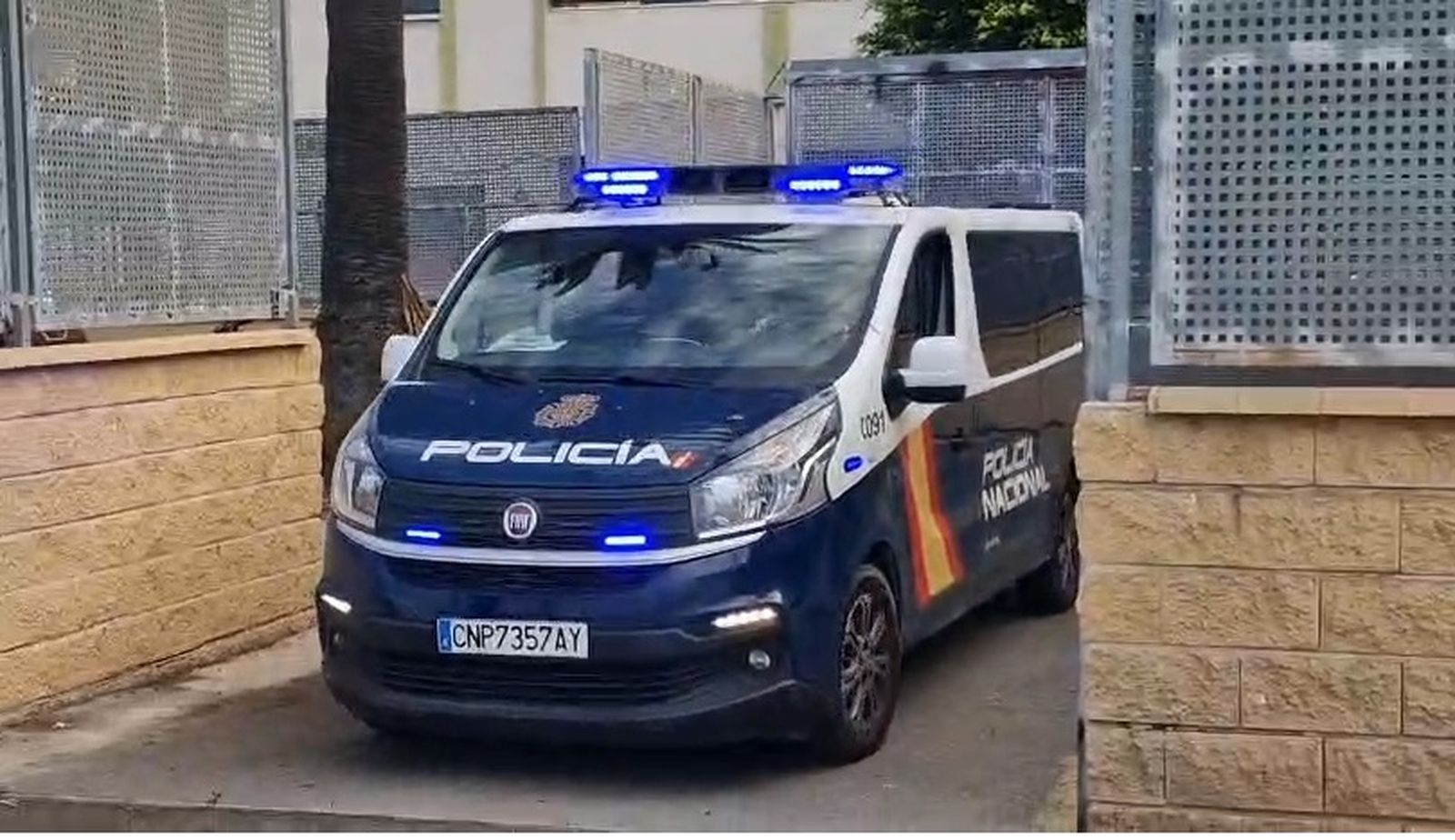 Los tres detenidos por la muerte del bebé salen de la Jefatura Superior y pasan a disposición judicial Los tres detenidos por la muerte del bebé salen de la Jefatura Superior y pasan a disposición judicial