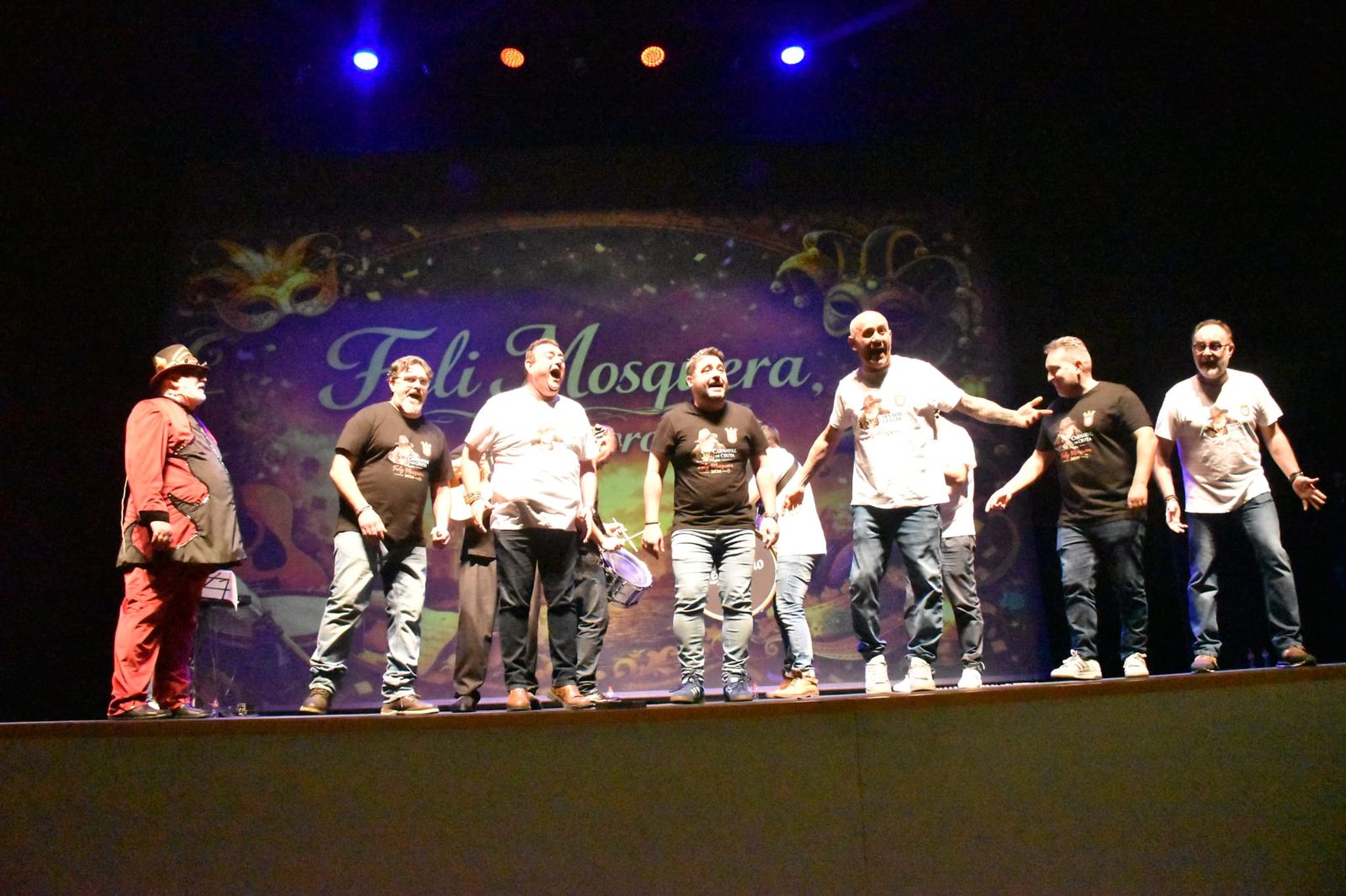 Mosquera emociona a Ceuta cantándole a la 'señora que es igual a Cádiz'