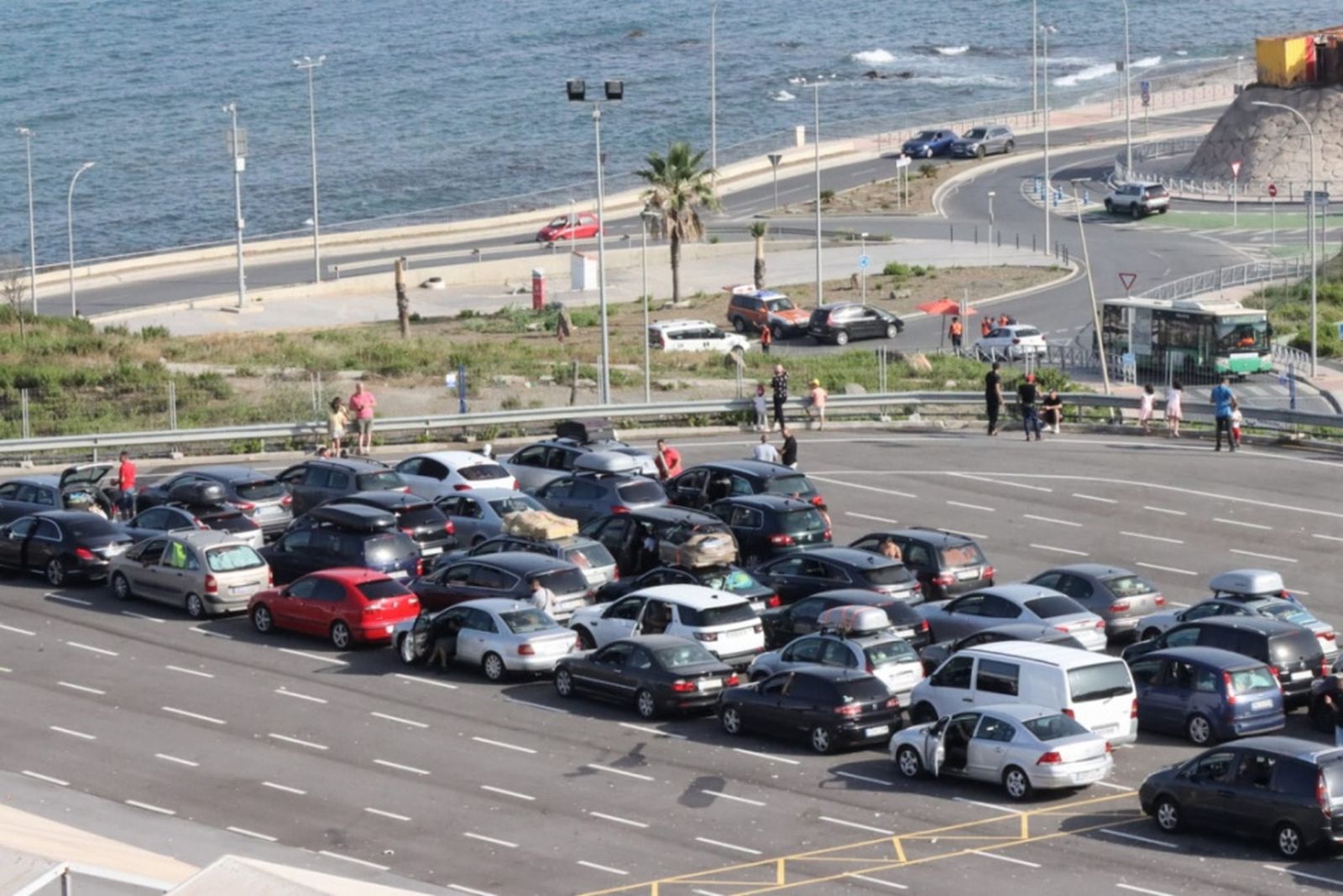 Imagen de archivo del lugar donde esperan los coches durante la OPE. / FOTO EL PUEBLO
