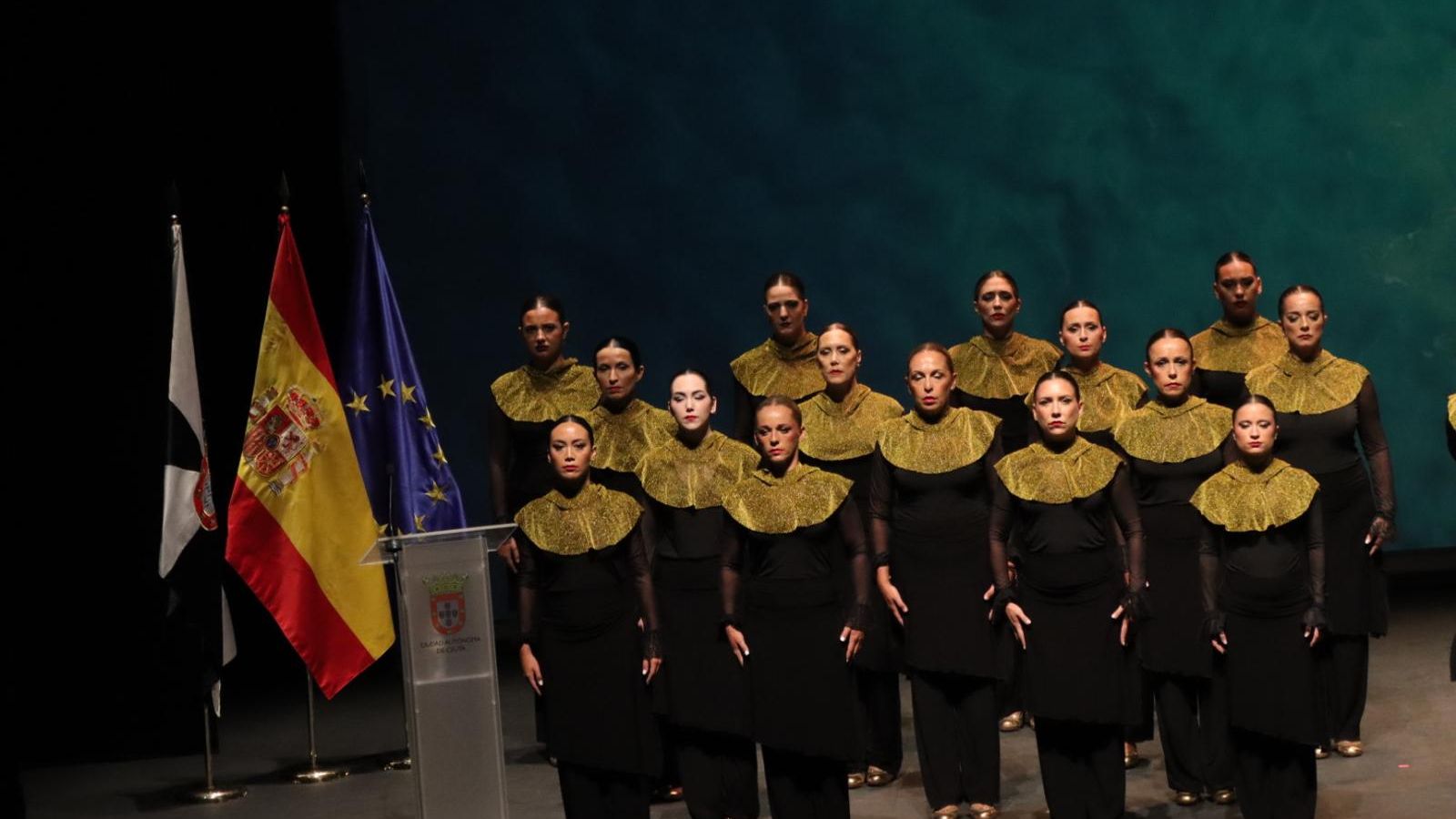 La escuela de danza de Lesmes durante el acto por el Día de Ceuta