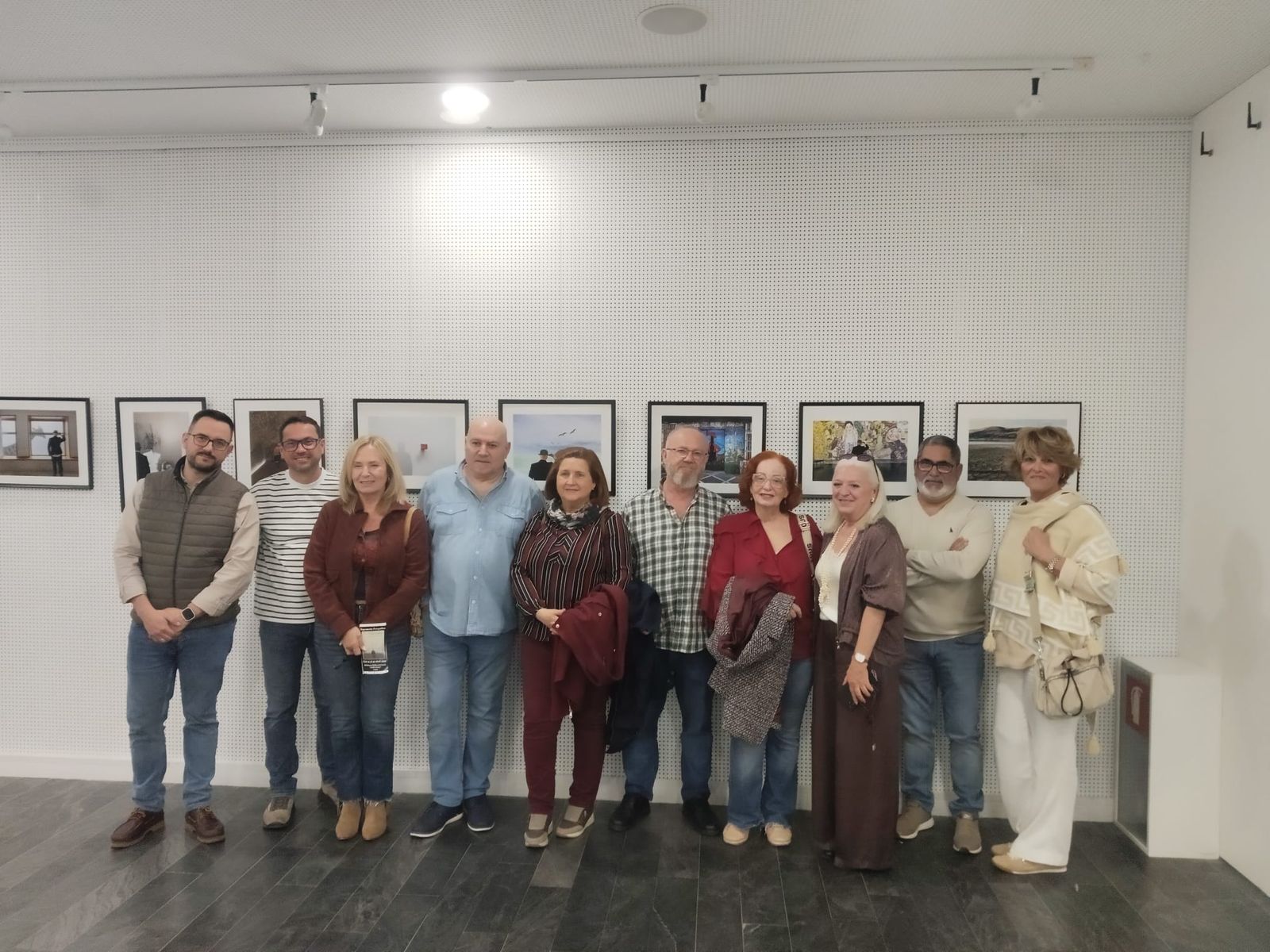 Personas que acudieron a la exposición de 'El Observador' este jueves