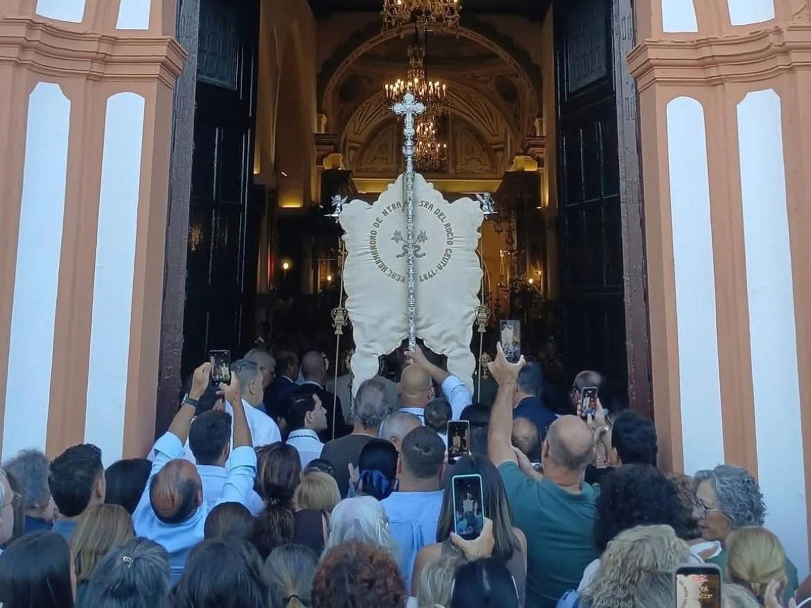 Imagen de la presencia de la Hermandad en Almonte