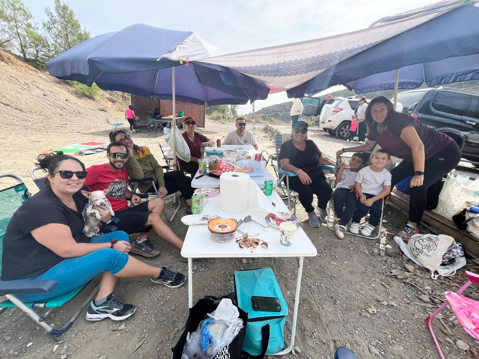 Una Mochila vivida con un ojo puesto en la preservación del entorno natural Una Mochila vivida con un ojo puesto en la preservación del entorno natural