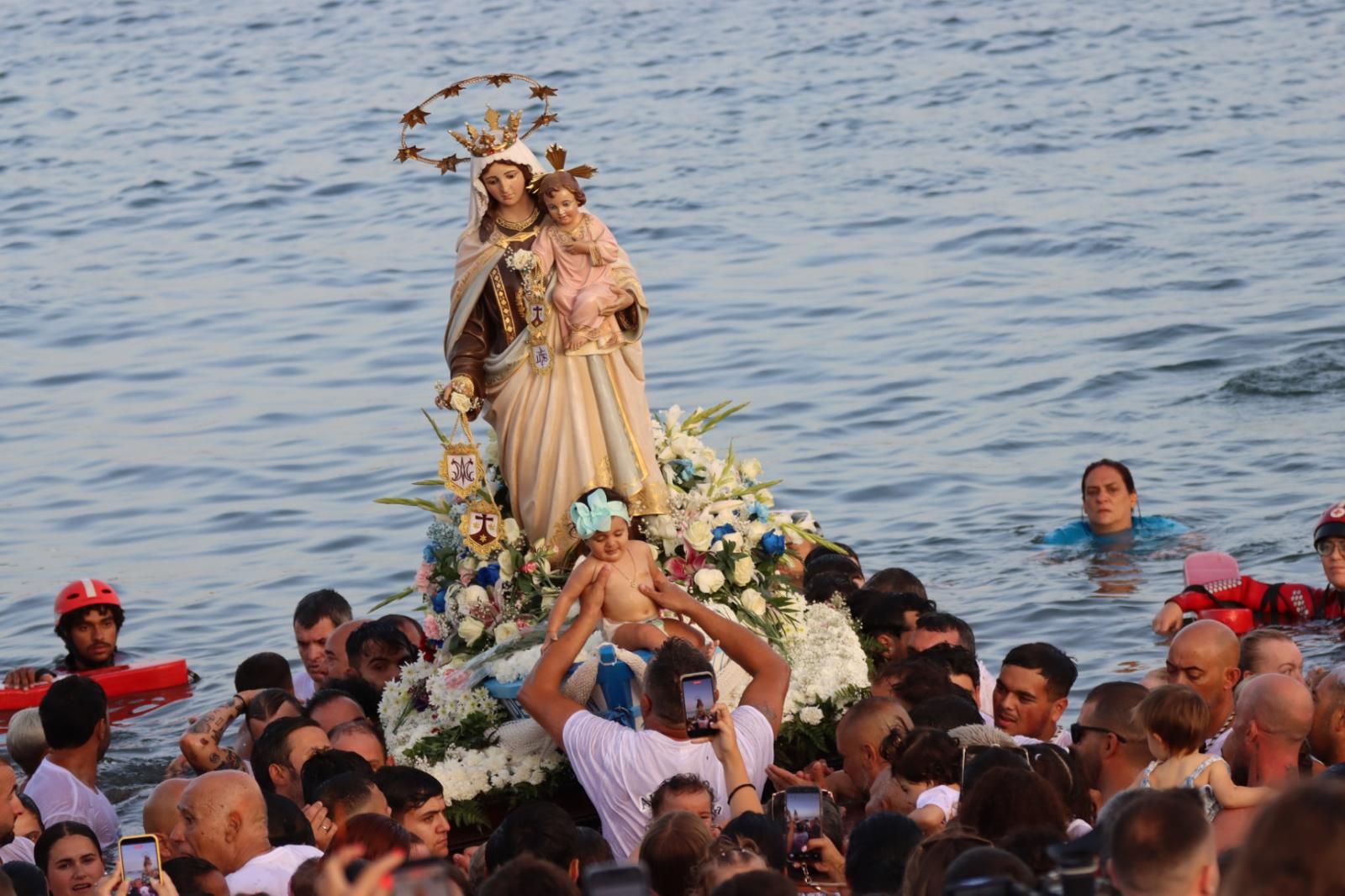 La Almadraba vivió su día grande con la Reina de los Mares