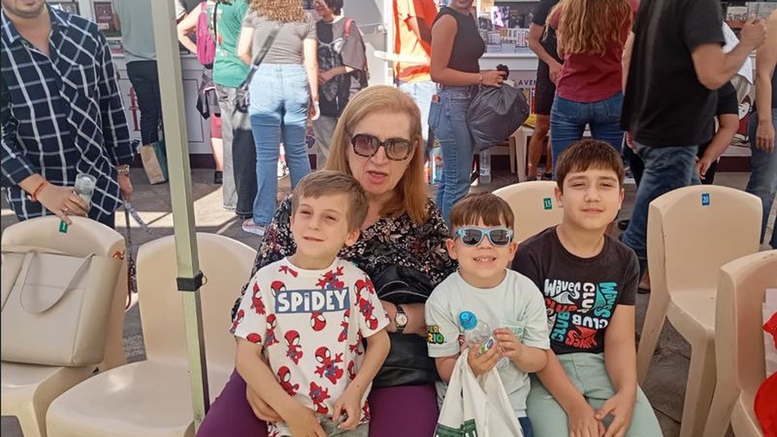 El público infantil no falta a la Feria del Libro