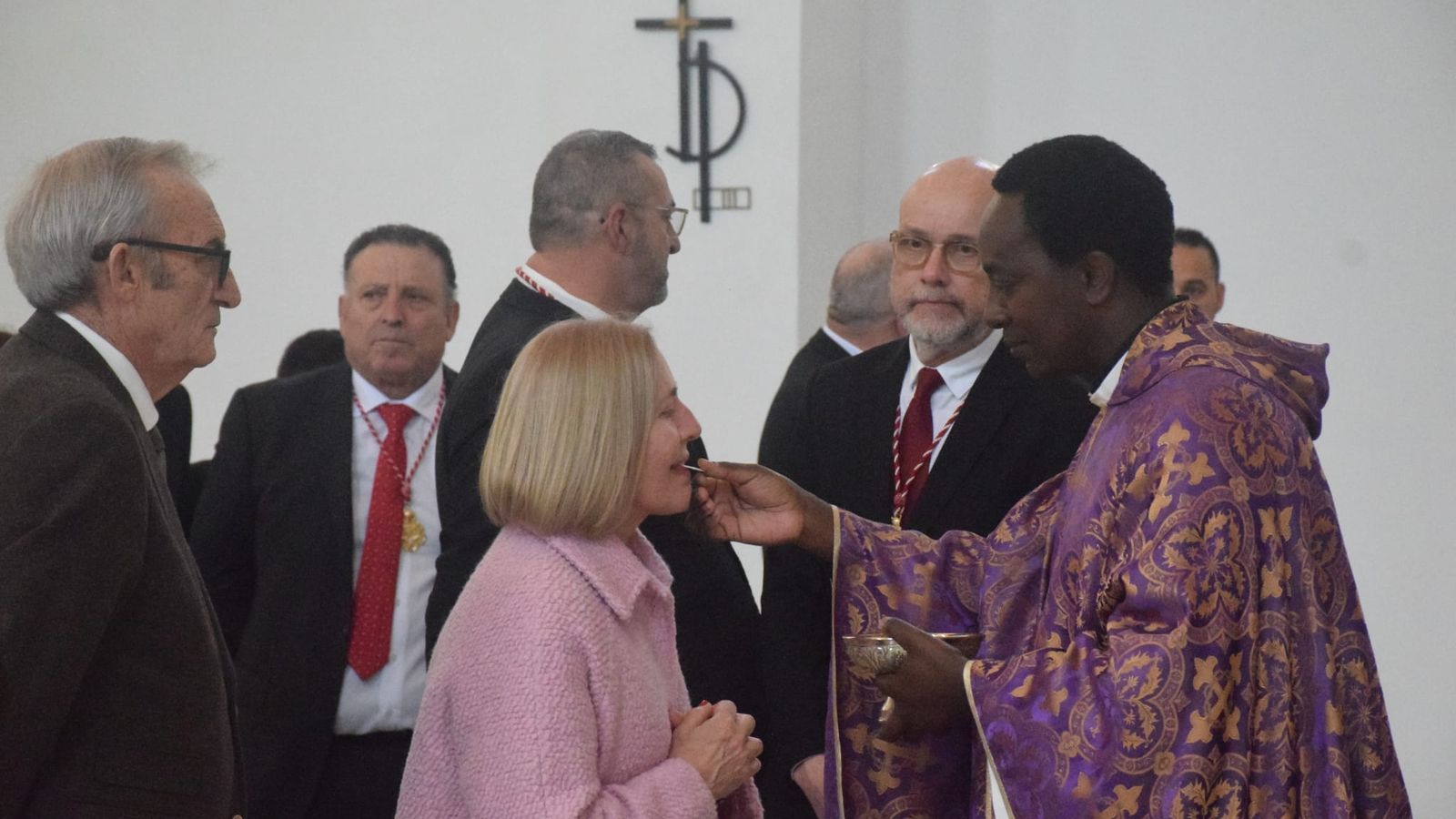 Función Principal y Besapié de la cofradía de la Encrucijada en la parroquia de San José