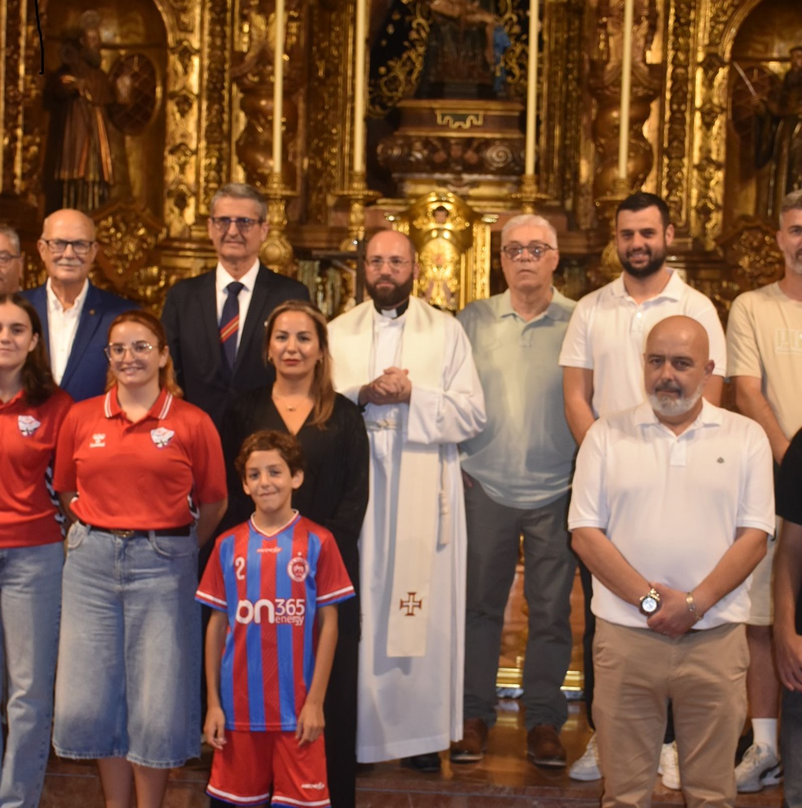 Ofrenda a la patrona y plegaria en Sidi Embarek