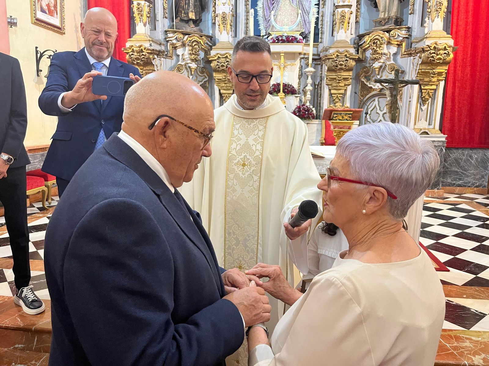 Boda de Oro de Manuel y María Isabel en la Iglesia de los Remedios
