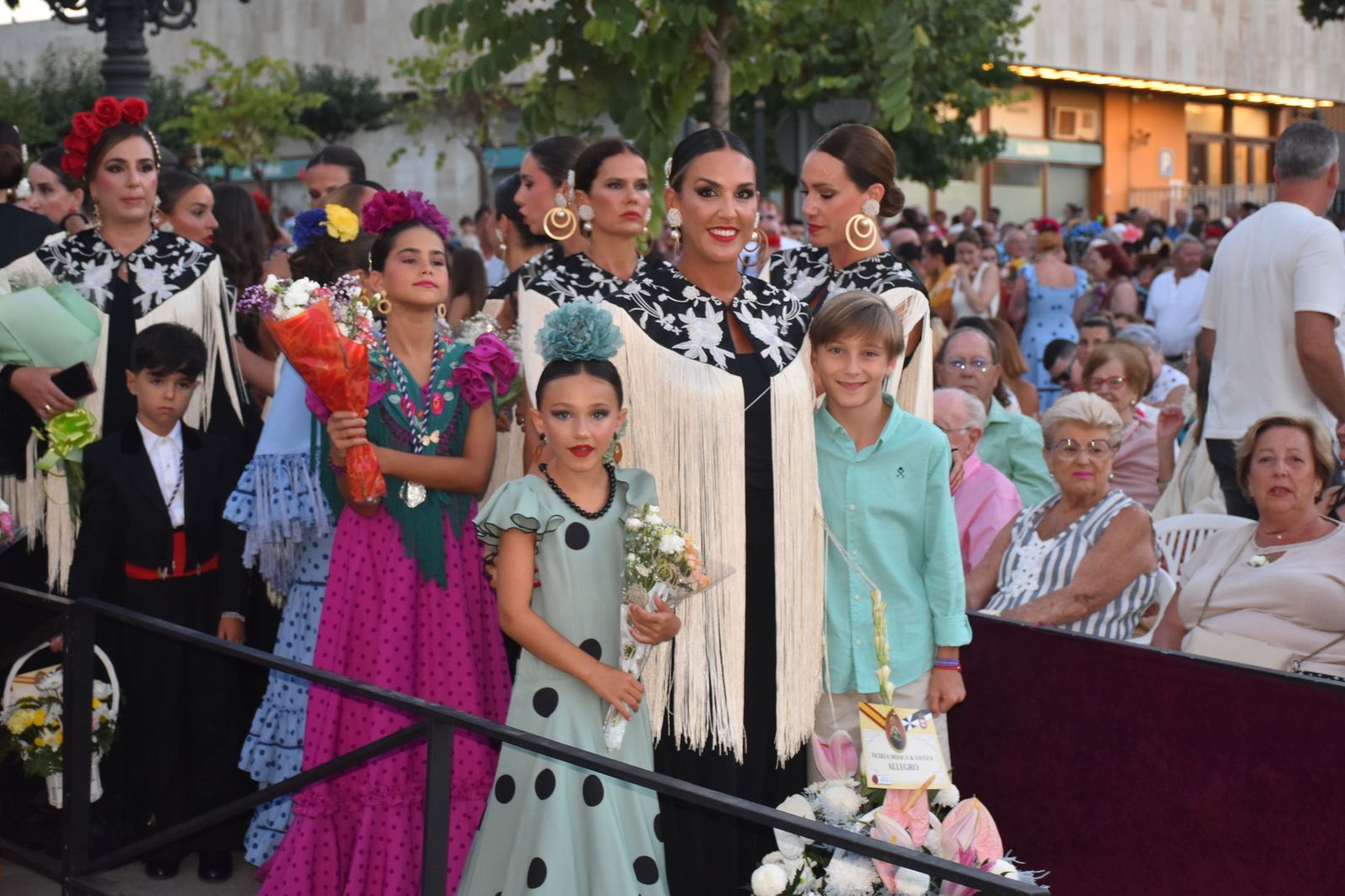 Los ceutíes vuelven a encontrarse con su Madre entre flores, esperanza y lágrimas contenidas