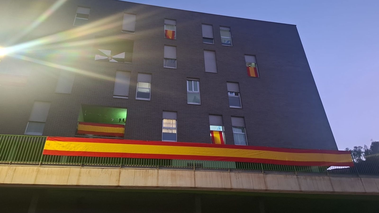 La Asociación 317 VPO se engalana para recibir con todos los honores a los Reyes de España