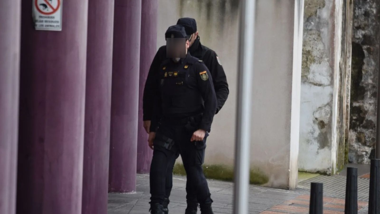 Agentes de la Policía Nacional en el edificio Baeza | NICOL'S