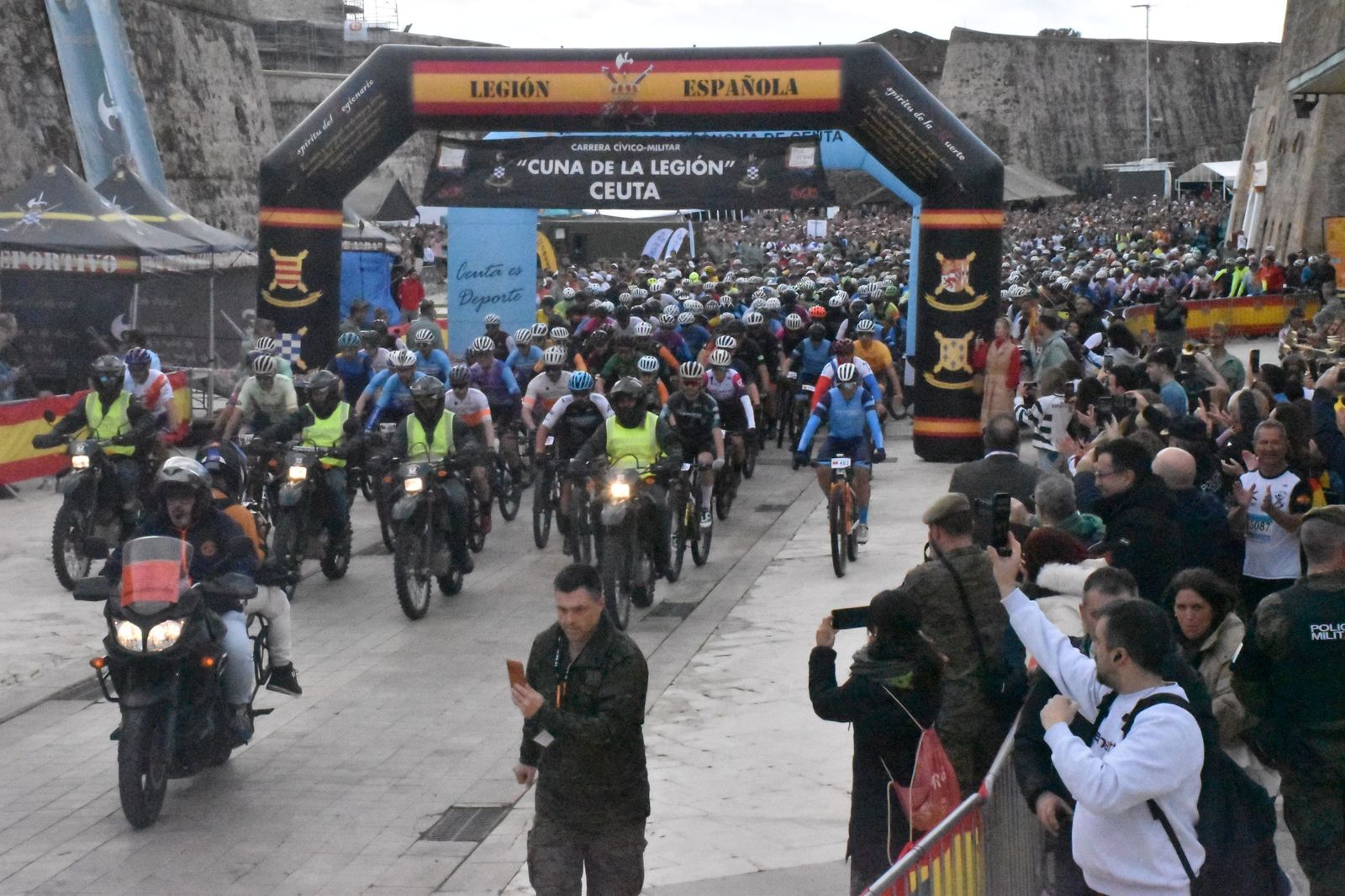 FOTOGALERÍA | Miles de corredores toman la salida en la X Cuna de la Legión: mira las imágenes