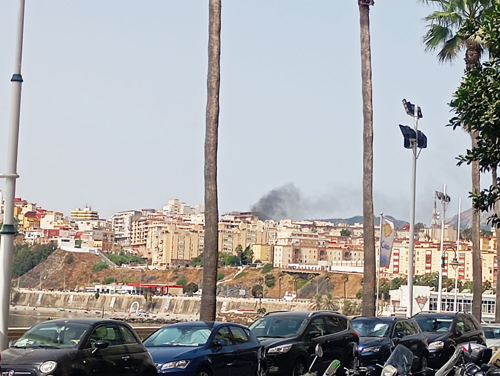La columna de humo, visible desde calle Indepenencia