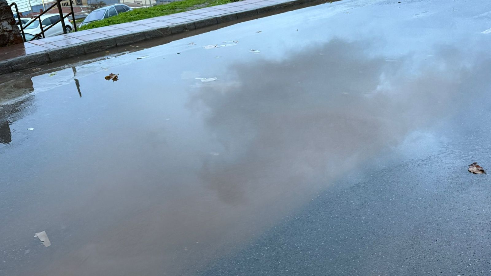 Inundaciones y atascos en la barriada del Príncipe Felipe.