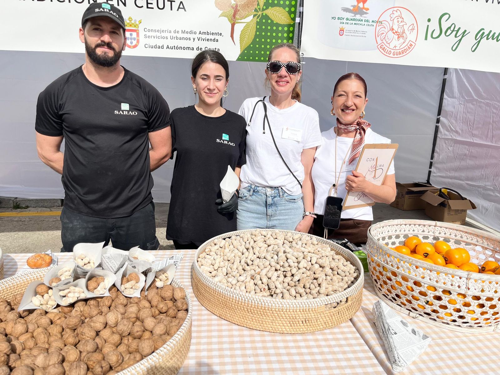 Una Mochila vivida con un ojo puesto en la preservación del entorno natural Una Mochila vivida con un ojo puesto en la preservación del entorno natural