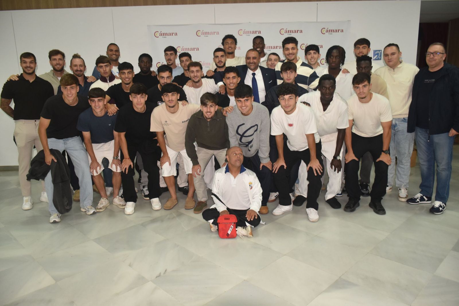 Luhay Hamido recibe la Medalla de Oro de la Cámara por su compromiso con el deporte ceutí