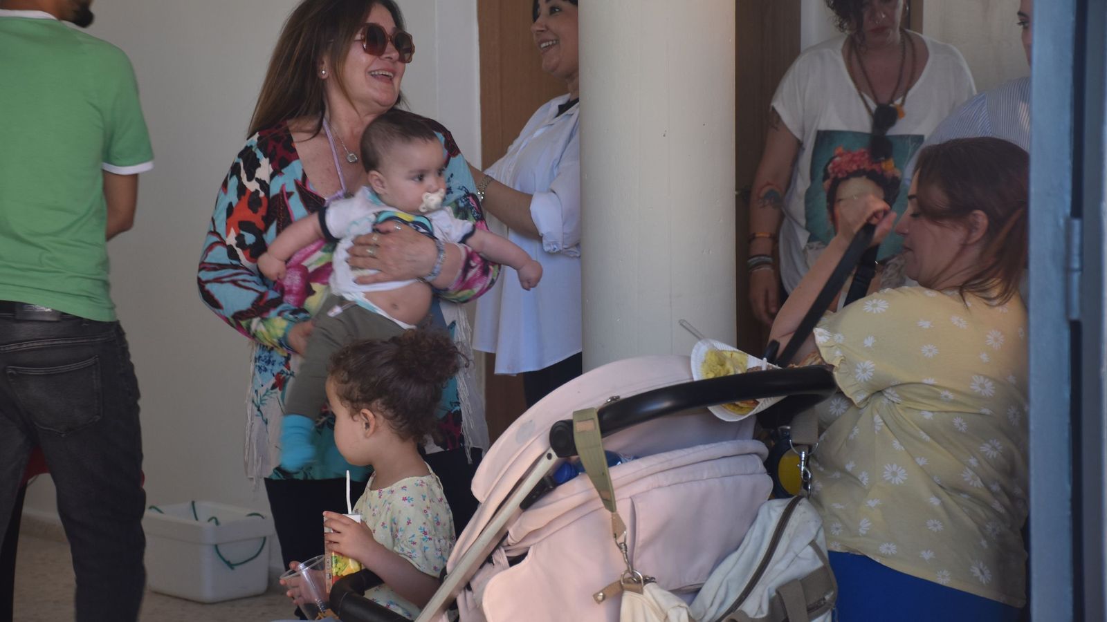 Bebés y niños pequeños tampoco se perdieron la celebración
