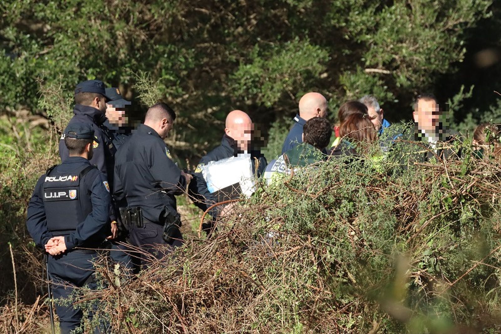 Imagen de archivo de agentes de la Policía Nacional rastreando una zona para encontrar restos del joven Mohamed Ali. / FOTO REDUAN