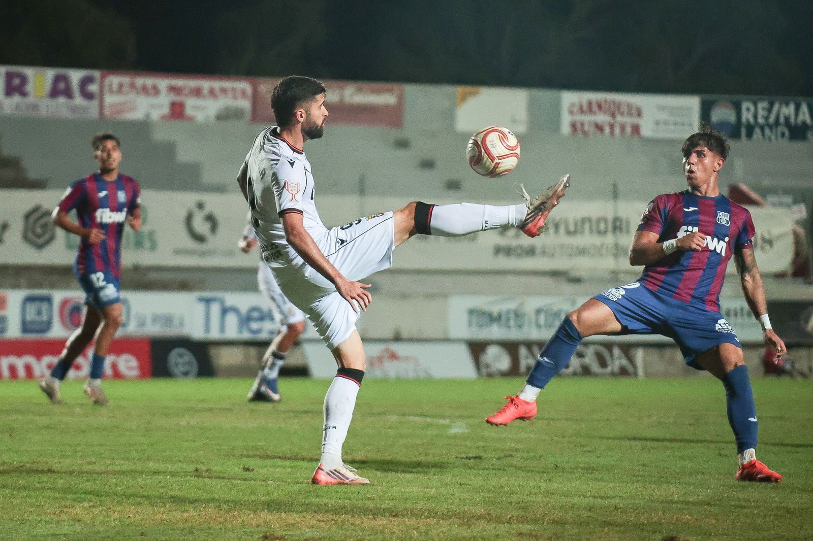 Victoria poco convicente del Ceuta ante el Poblense (1-2) para avanzar en Copa