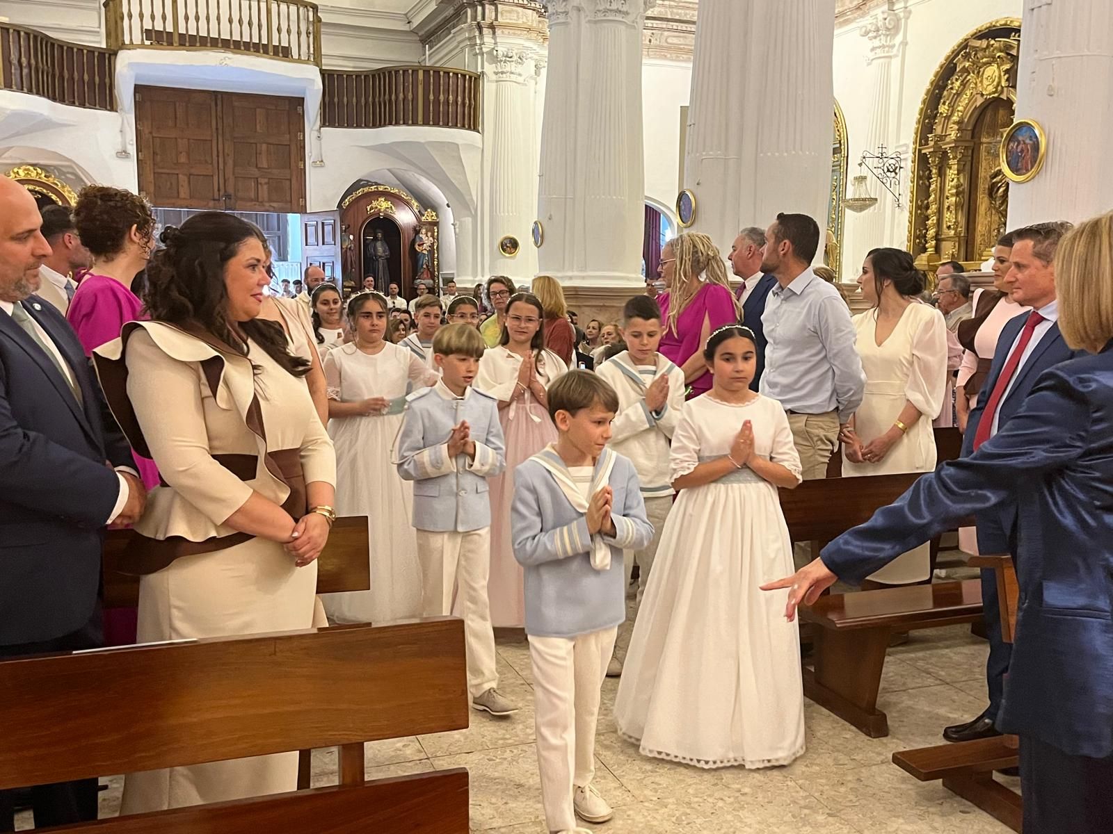 El vicario oficia otras dos comuniones en el Santuario de la Virgen de África