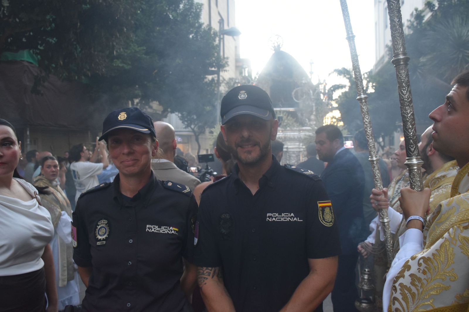 La Virgen de África emociona a Ceuta en una procesión para la historia