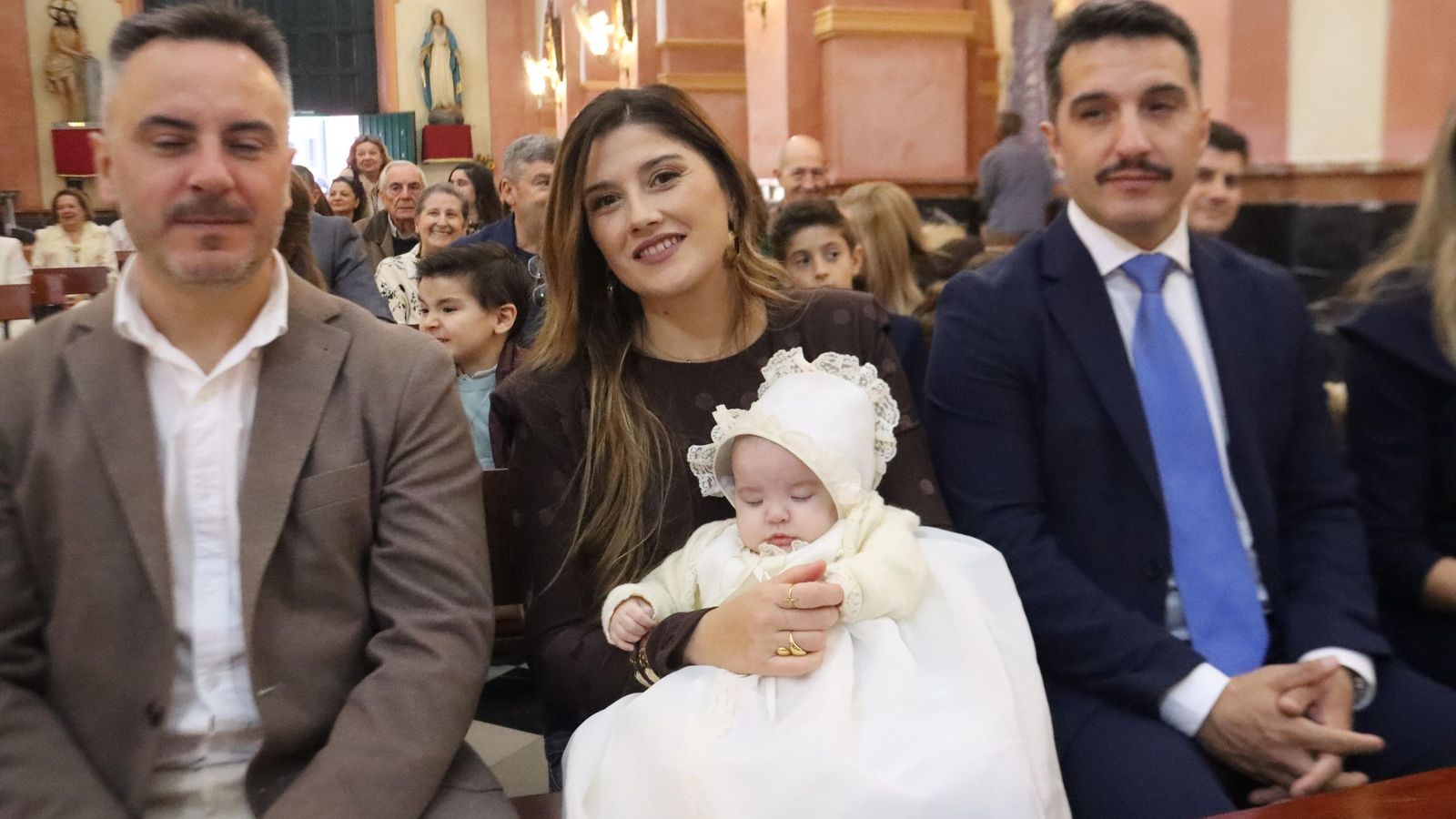 Mañana de bautizos en la parroquia de Nuestra Señora de Los Remedios