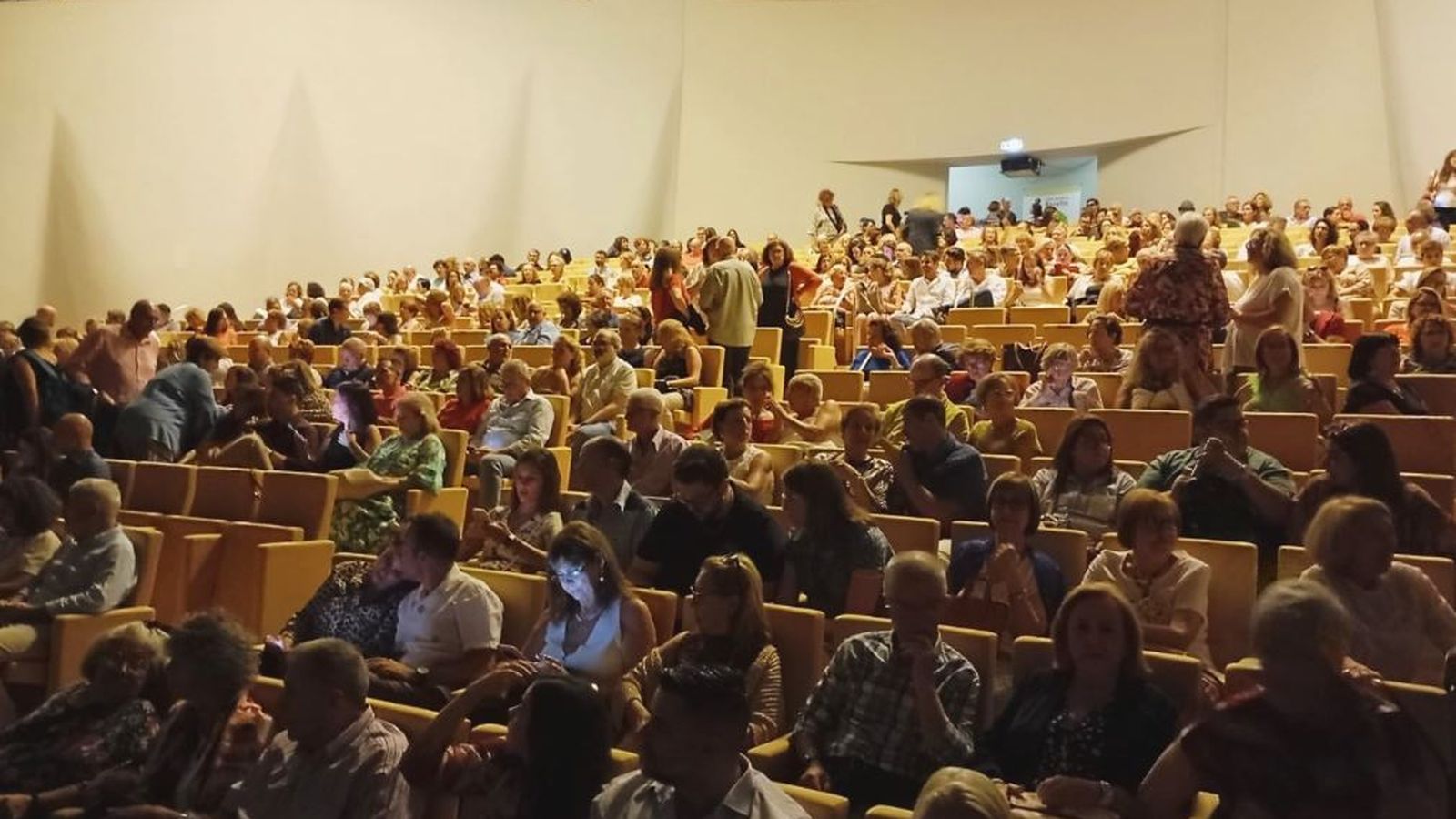 El Revellín, prácticamente lleno
