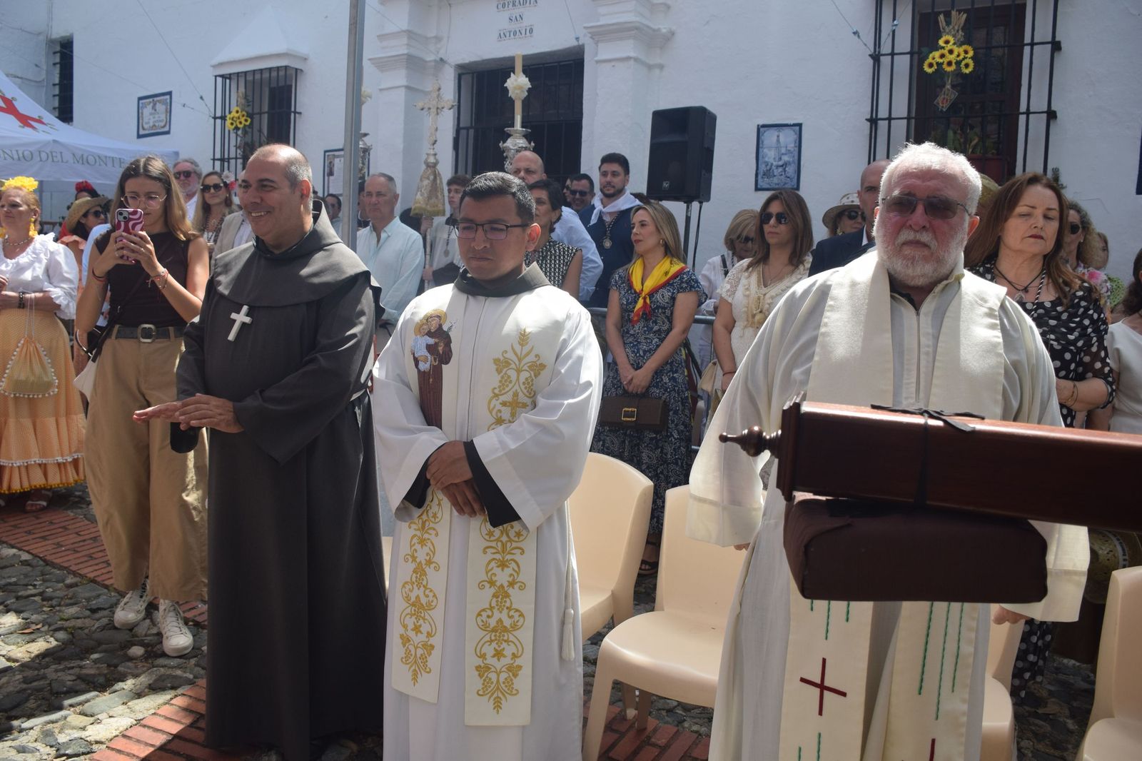 Tradición, fe y calor: Ceuta se vuelca con San Antonio