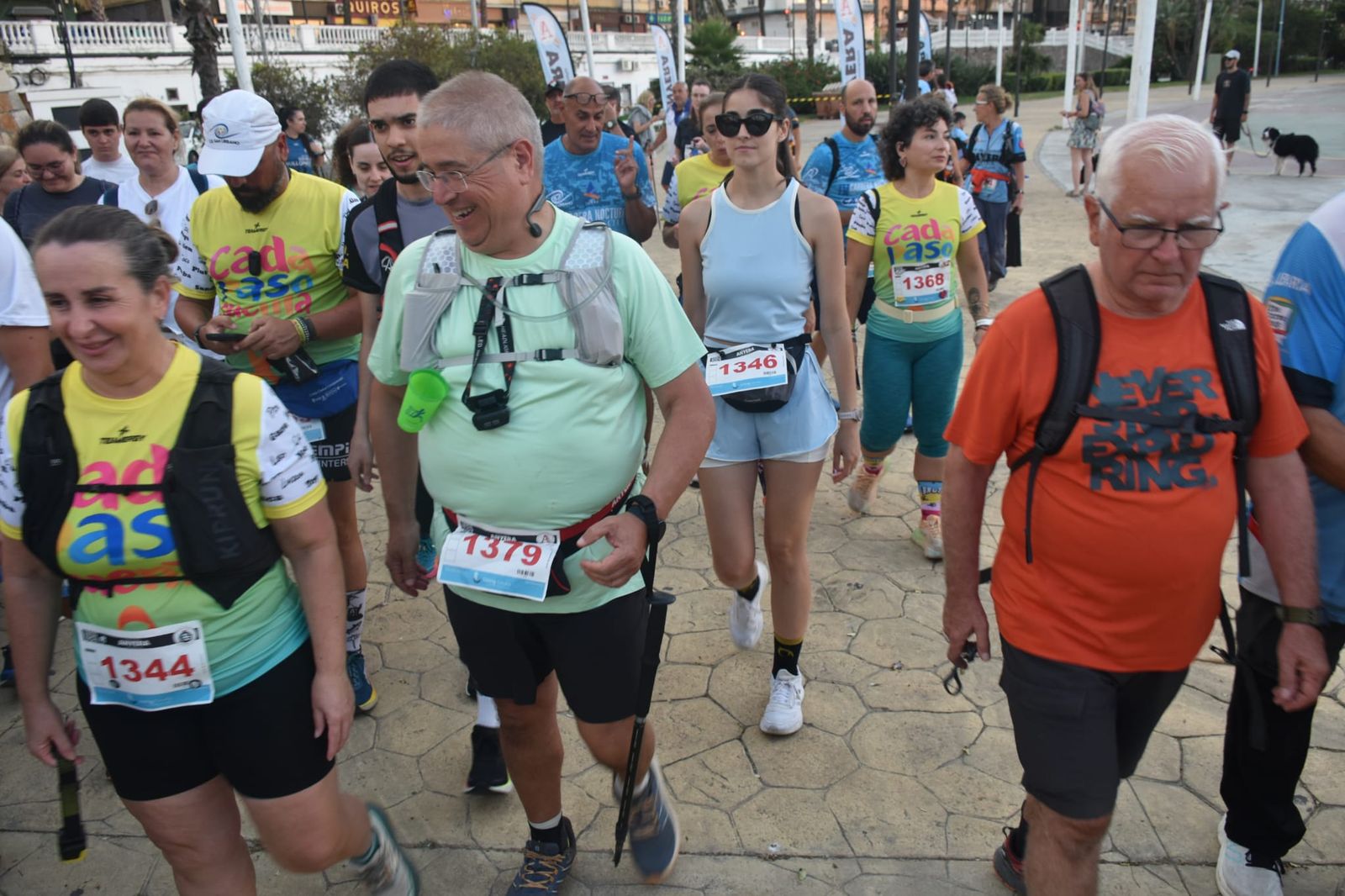 Decenas de senderistas llenan de luz y deporte la XVIII Marcha Nocturna Familiar de Ceuta