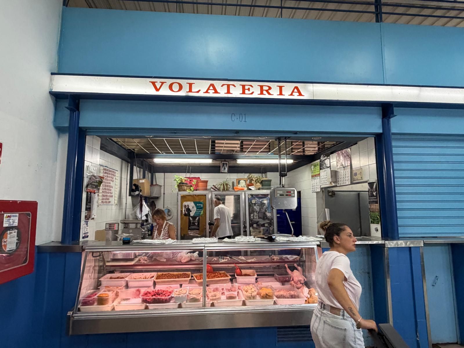 Muchos puestos del Mercado Central aguantan abiertos “hasta lo que se pueda”