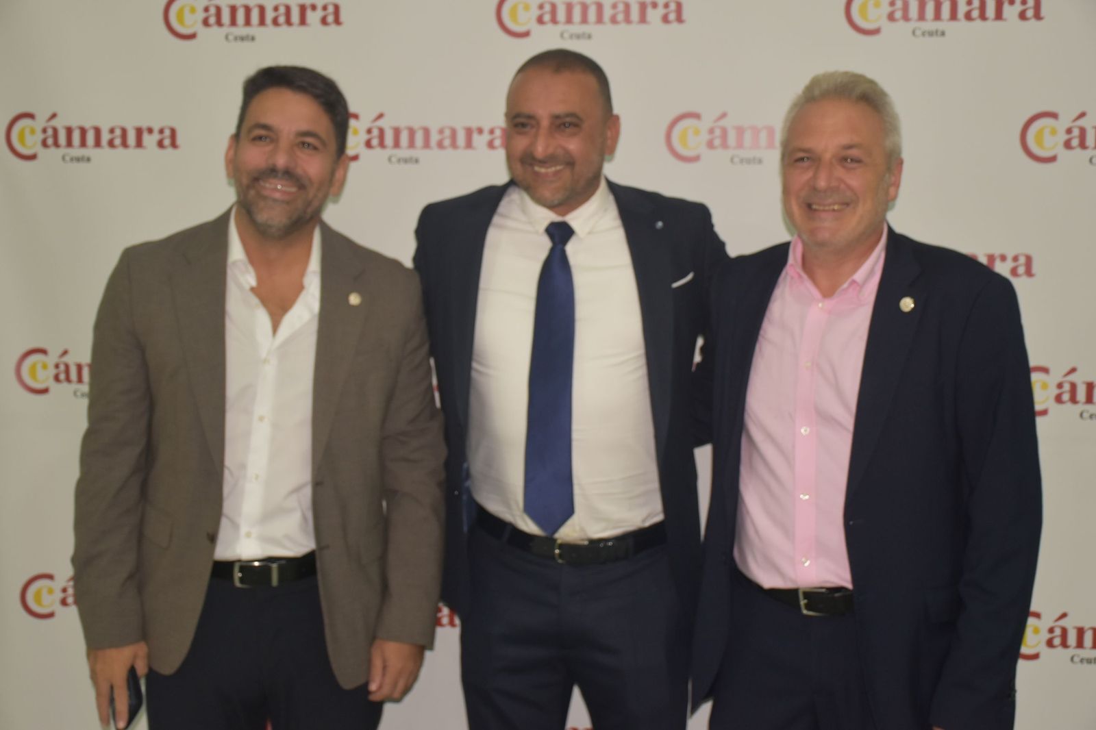 Luhay Hamido recibe la Medalla de Oro de la Cámara por su compromiso con el deporte ceutí