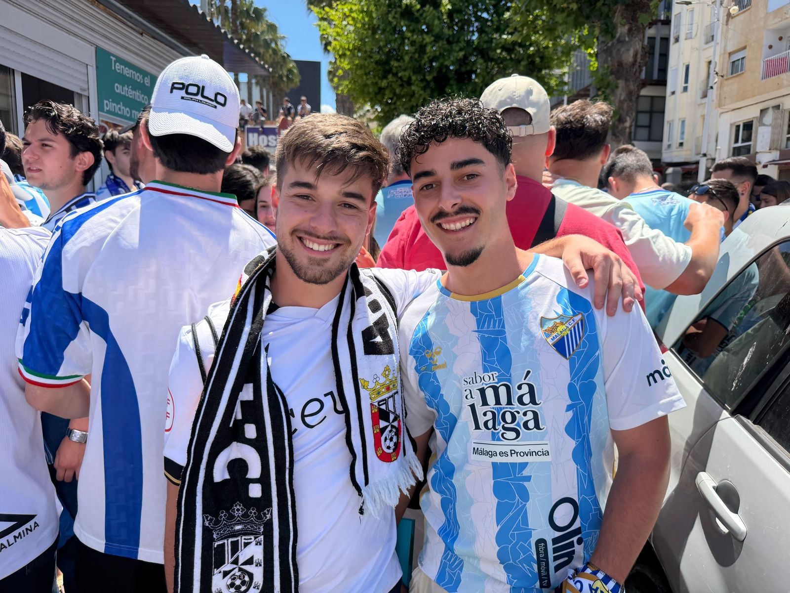 Aficionados en la previa del partido