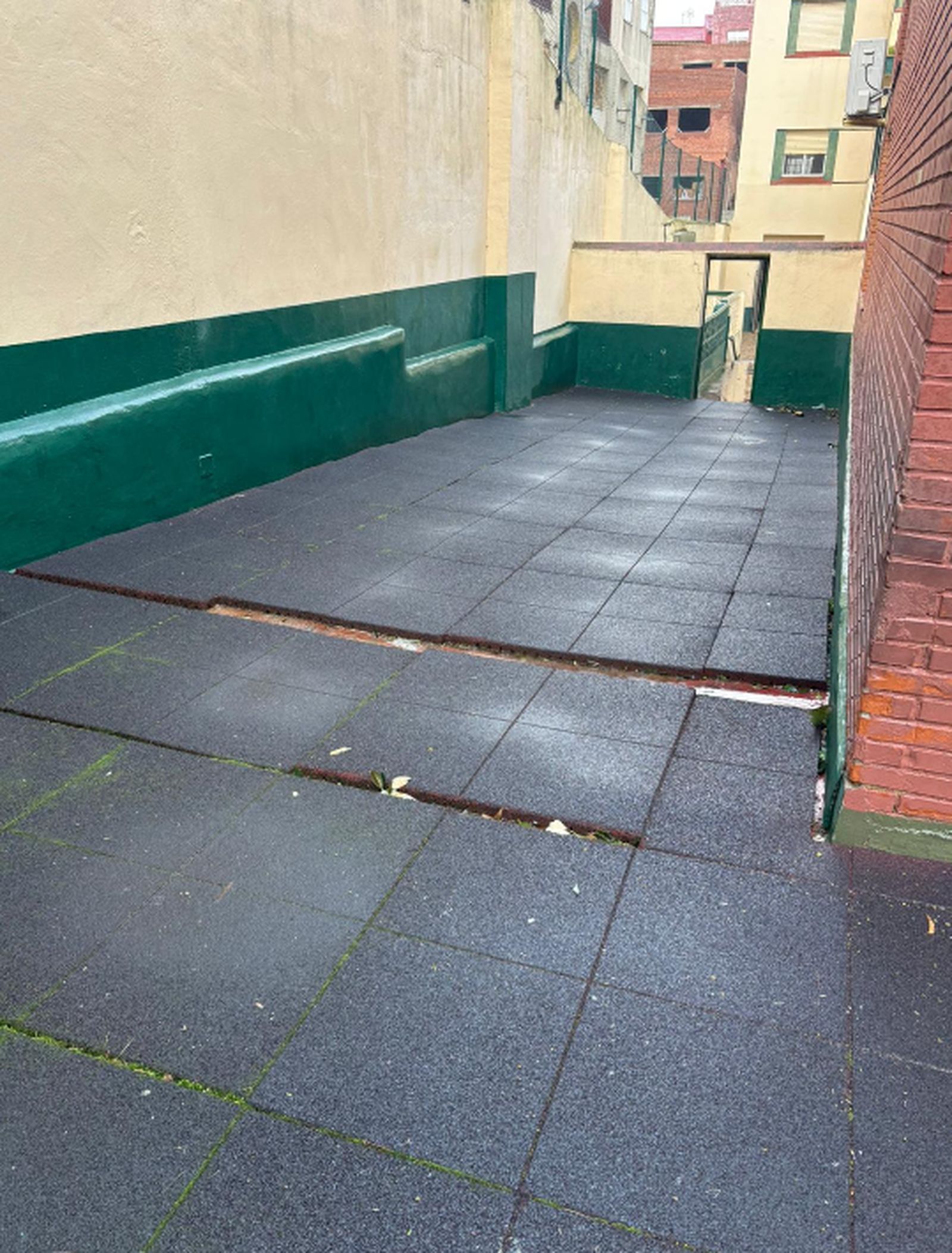 Imagen de uno de los patios del centro educativo