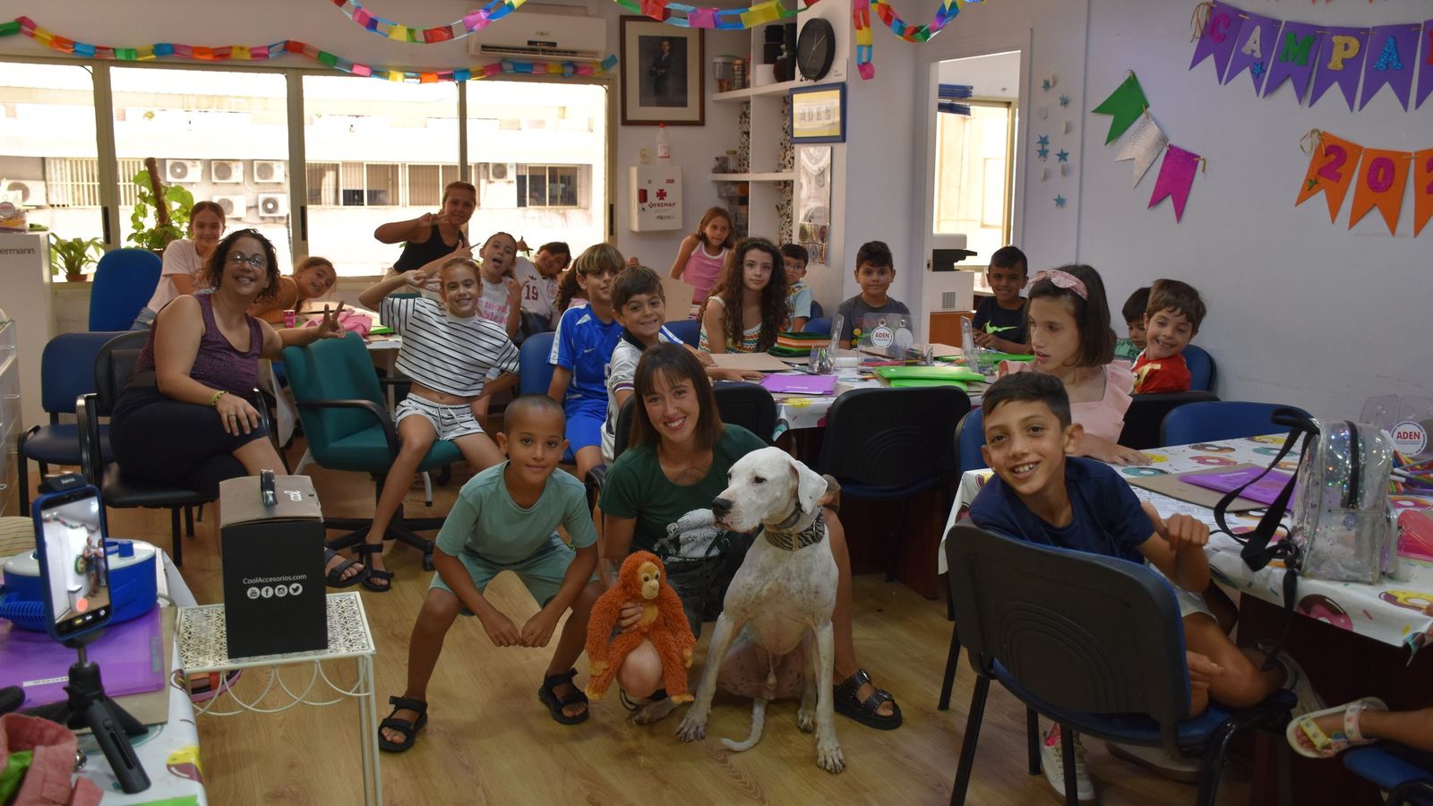 Taller sobre primates organizado por la bichóloga de Ceuta en el campamento de verano de ADEN