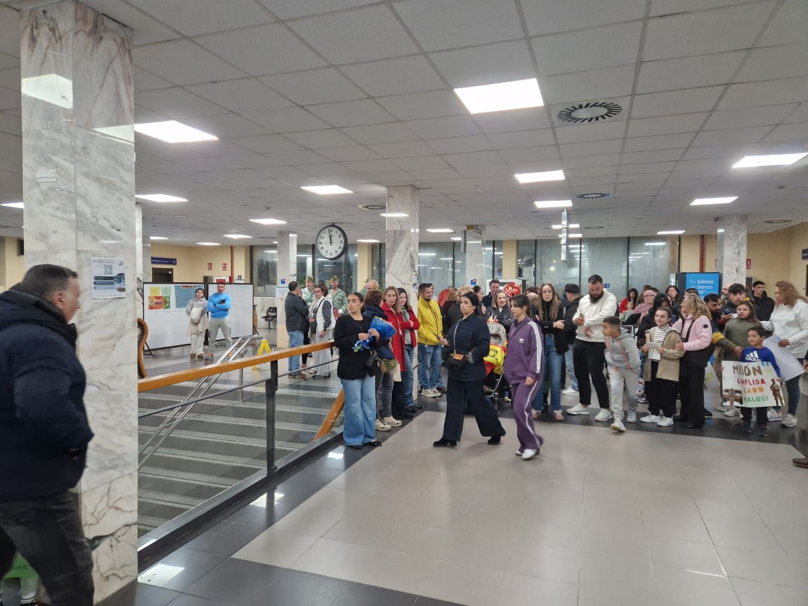 FOTOGALERÍA | De Irak a los brazos de su gente: fotogalería del regreso de la COMGECEU