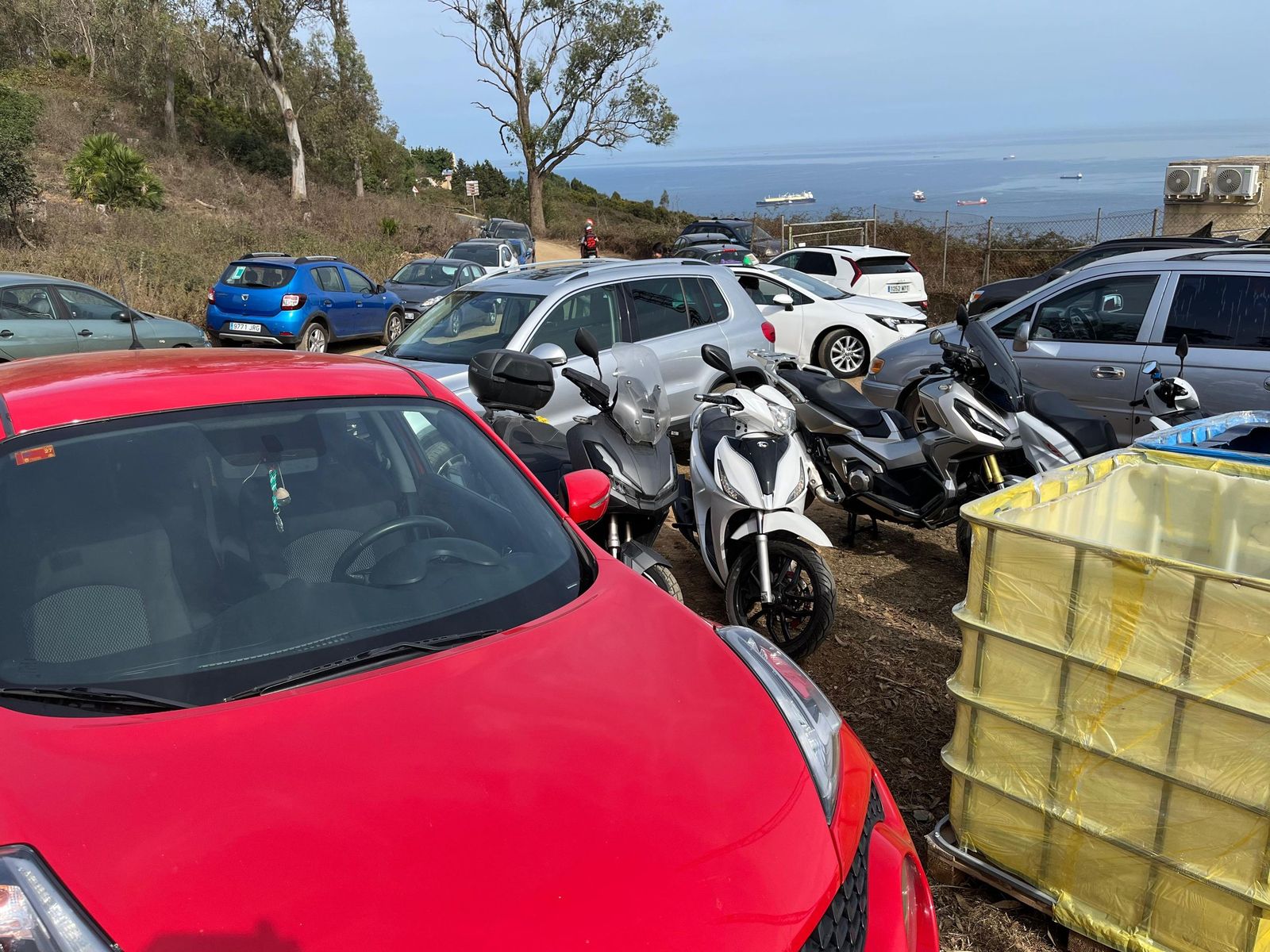 Una Mochila vivida con un ojo puesto en la preservación del entorno natural Una Mochila vivida con un ojo puesto en la preservación del entorno natural