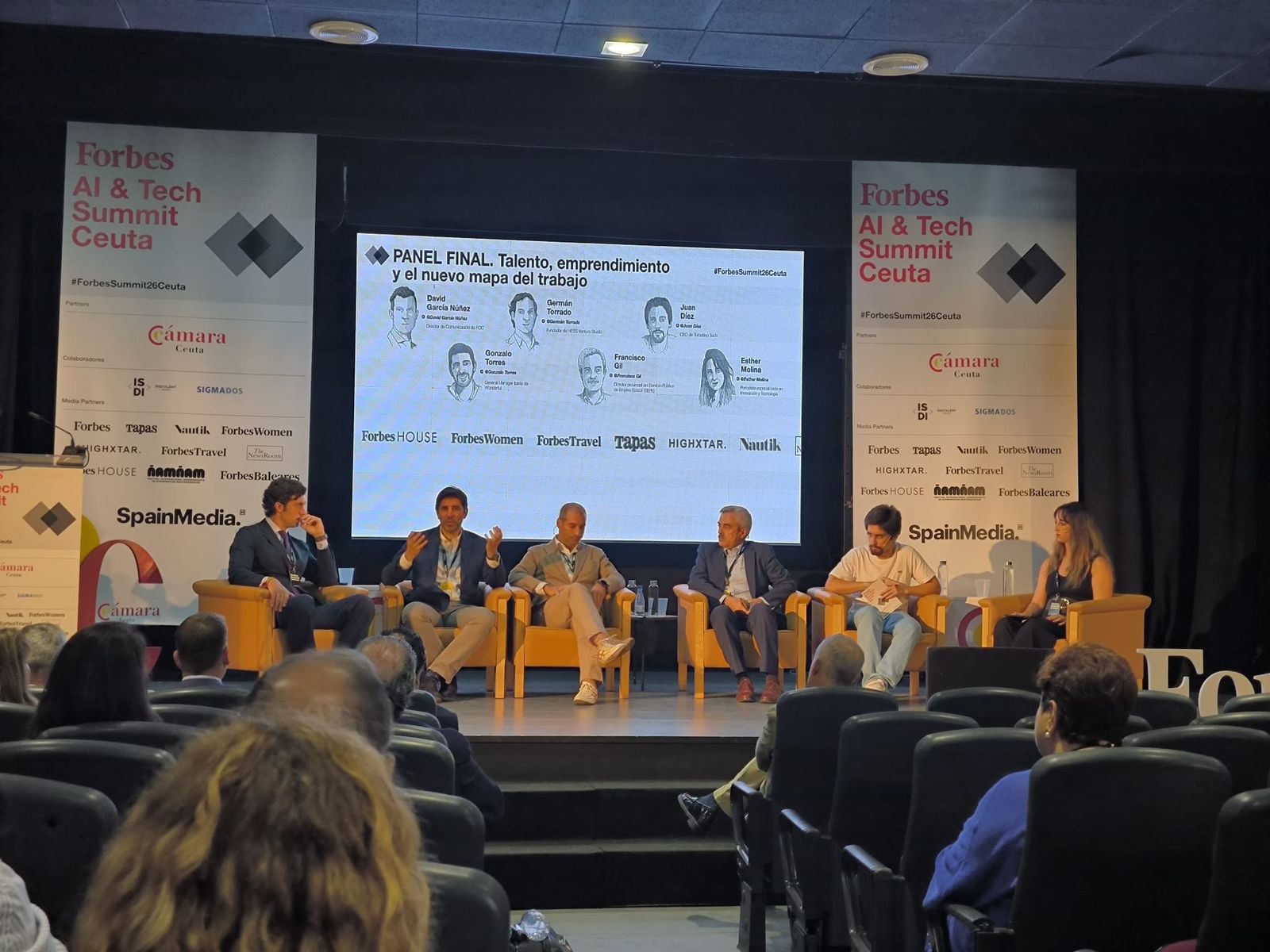 Mesa redonda sobre talento, emprendimiento y trabajo