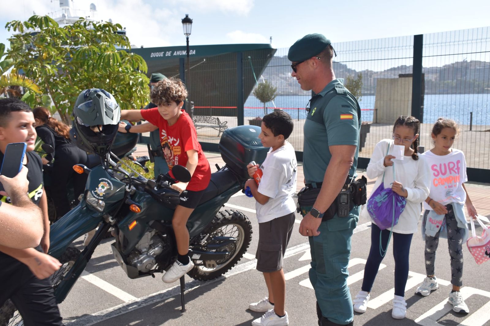 La Guardia Civil muestra sus medios a los escolares
