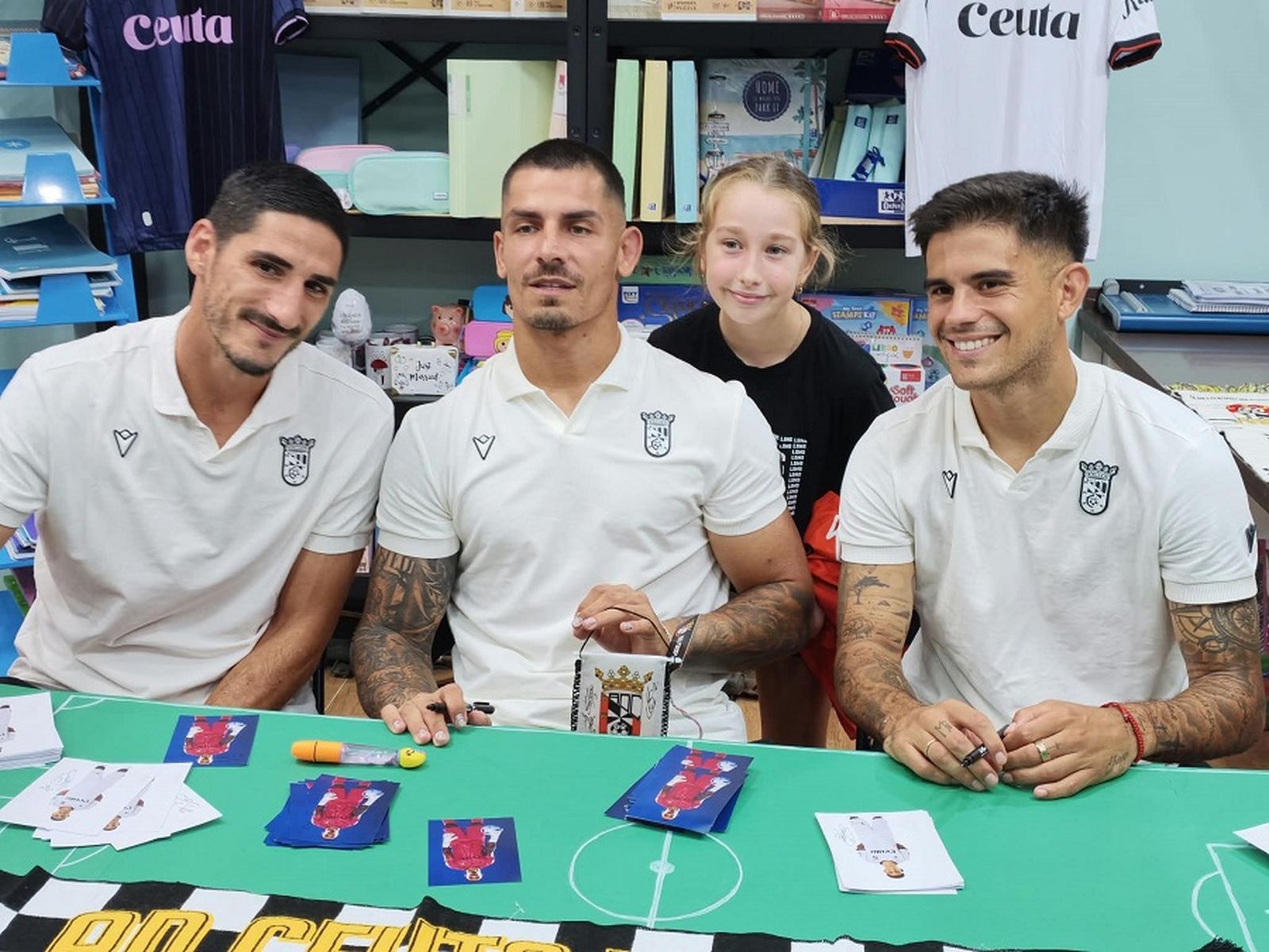 Firma de los jugadores de la AD Ceuta
