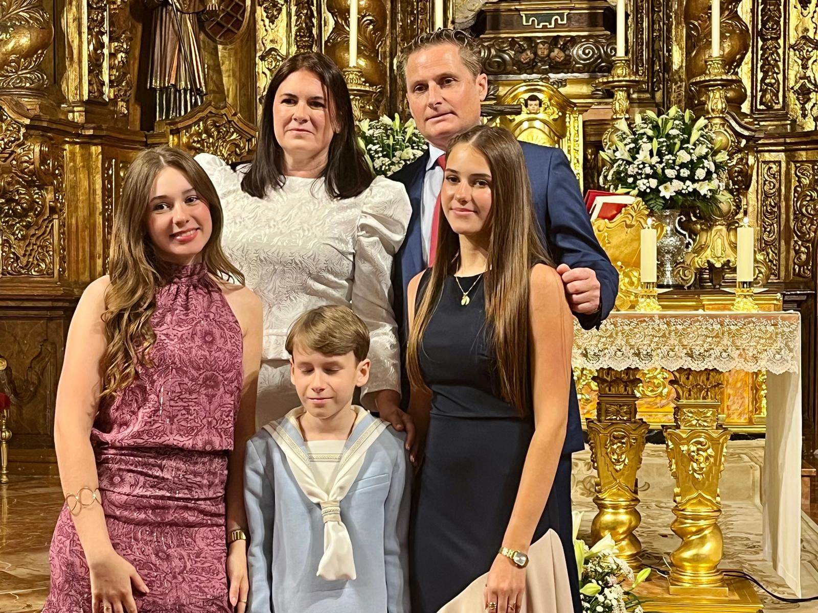 El vicario oficia otras dos comuniones en el Santuario de la Virgen de África