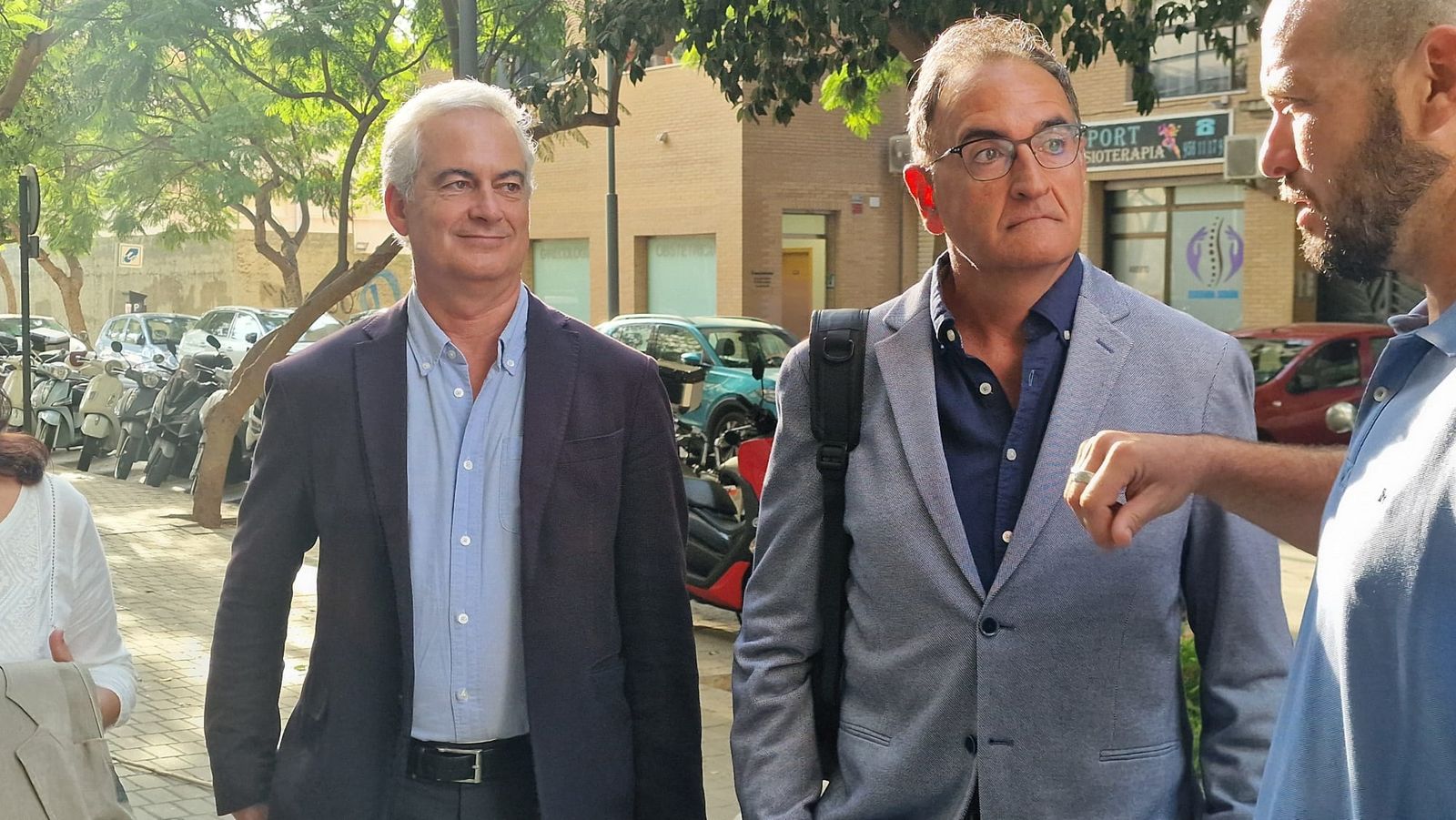 Enrique Ferrer Albelda (a la izquierda) fue el encargado de abrir las Jornadas de Historia de Ceuta este miércoles