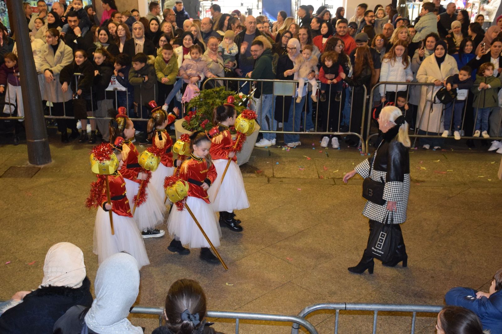 Los ceutíes se emocionan con la llegada de los Reyes Magos