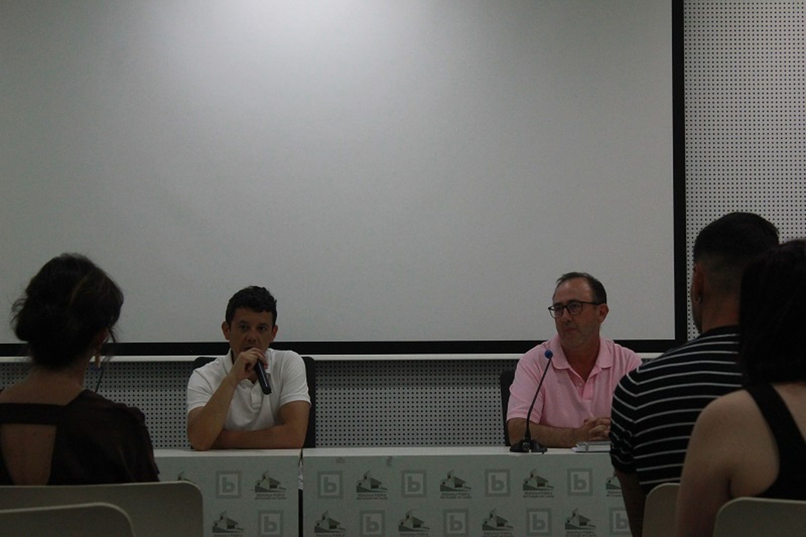 Las exposiciones de la Escuela de Arte en la ‘Adolfo Suárez’. / FOTO S.C.