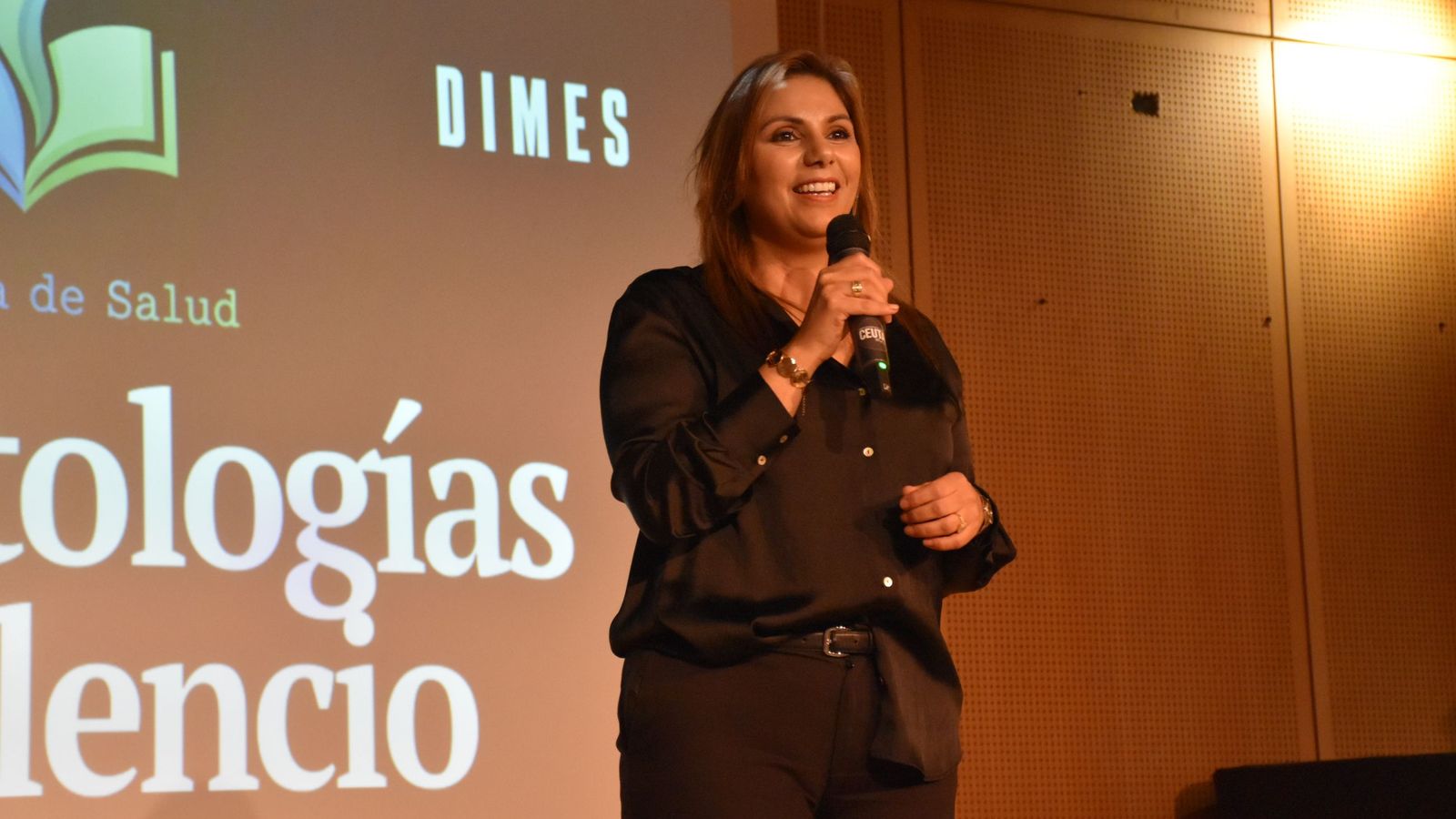 La consejera de Sanidad, Nabila Benzina, inaugurando la jornada 'Las Patologías del Silencio', de la Escuela de Salud de Ceuta