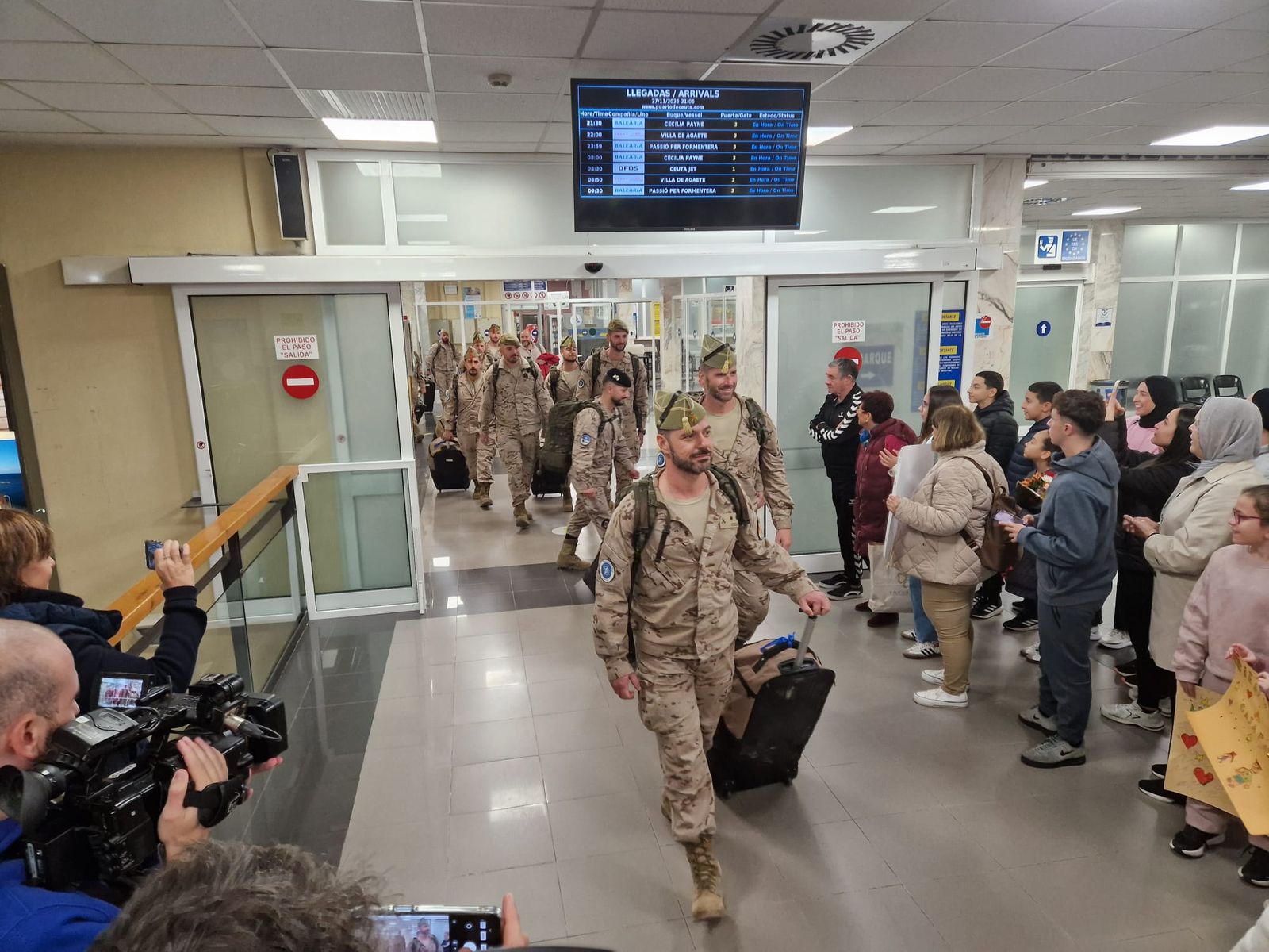 FOTOGALERÍA | De Irak a los brazos de su gente: fotogalería del regreso de la COMGECEU