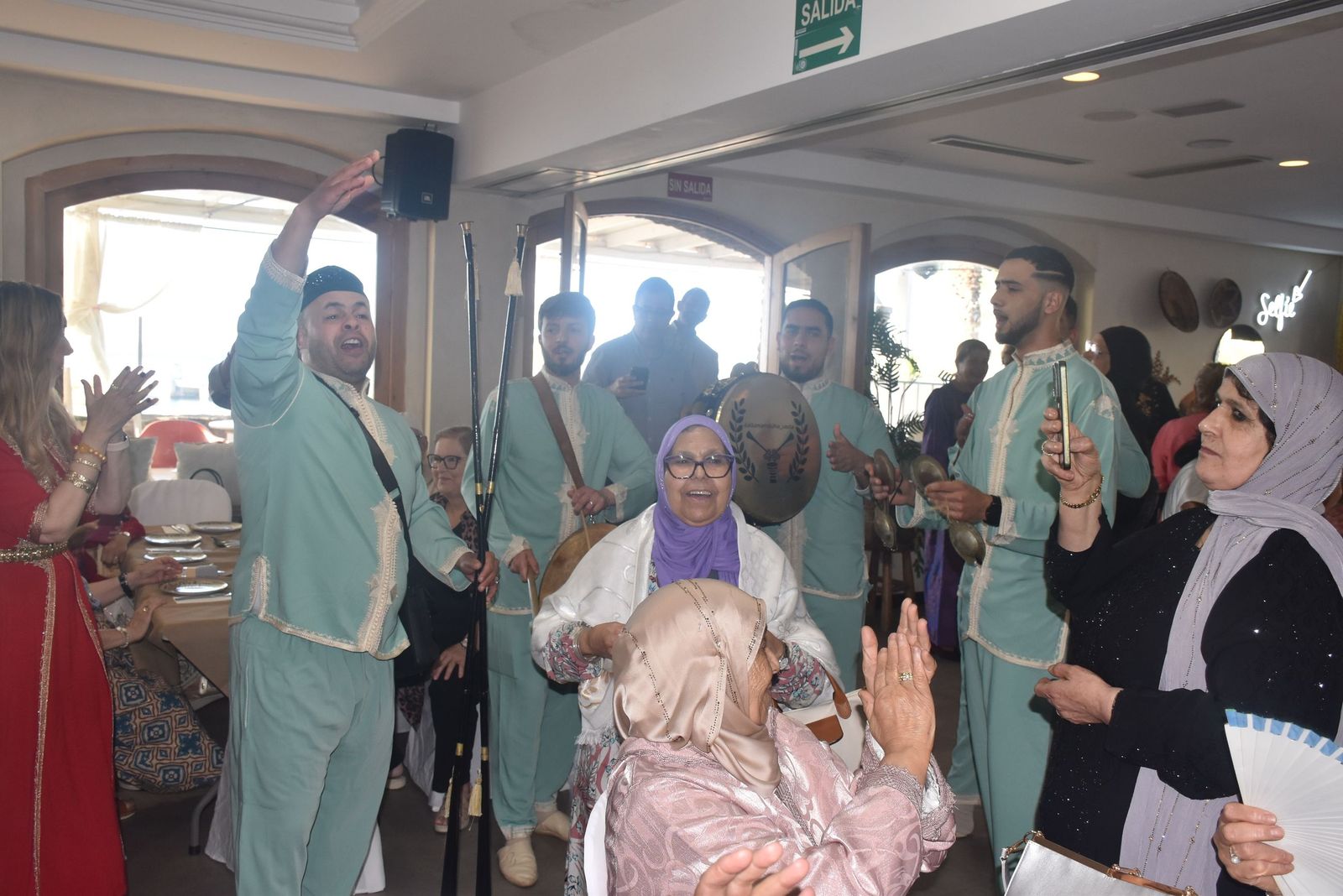 La tradicional Fiesta del Sacrificio reúne a 200 mayores entre música, baile y tradición