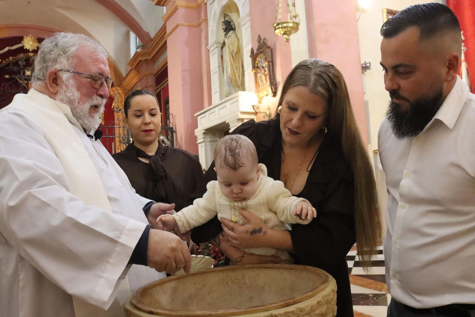 Daniel, Adrián y Noel reciben el Sacramento del bautismo