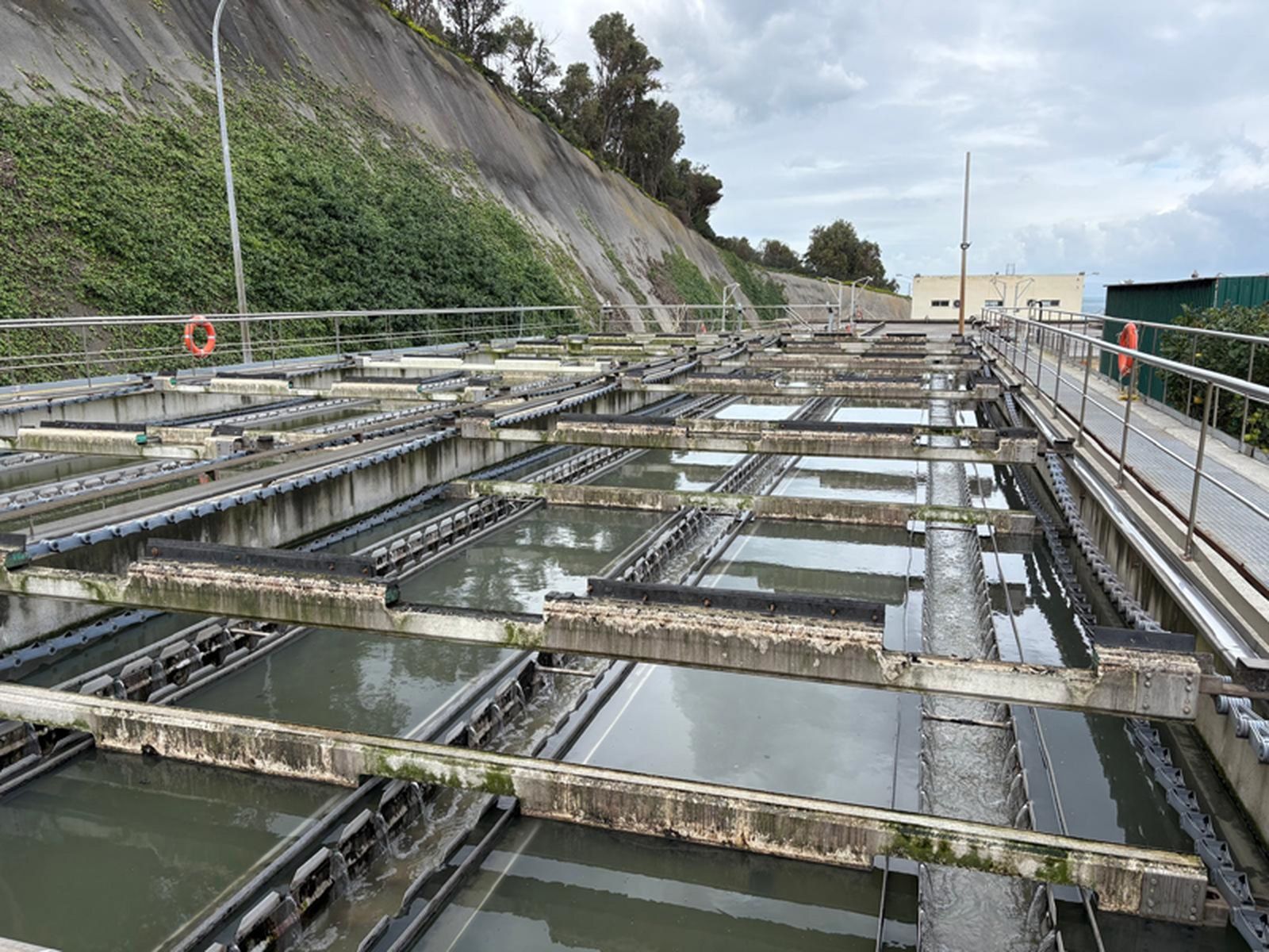 Zona de tratamiento de las aguas residuales. / FOTO NICOL'S Zona de tratamiento de las aguas residuales. / FOTO NICOL'S