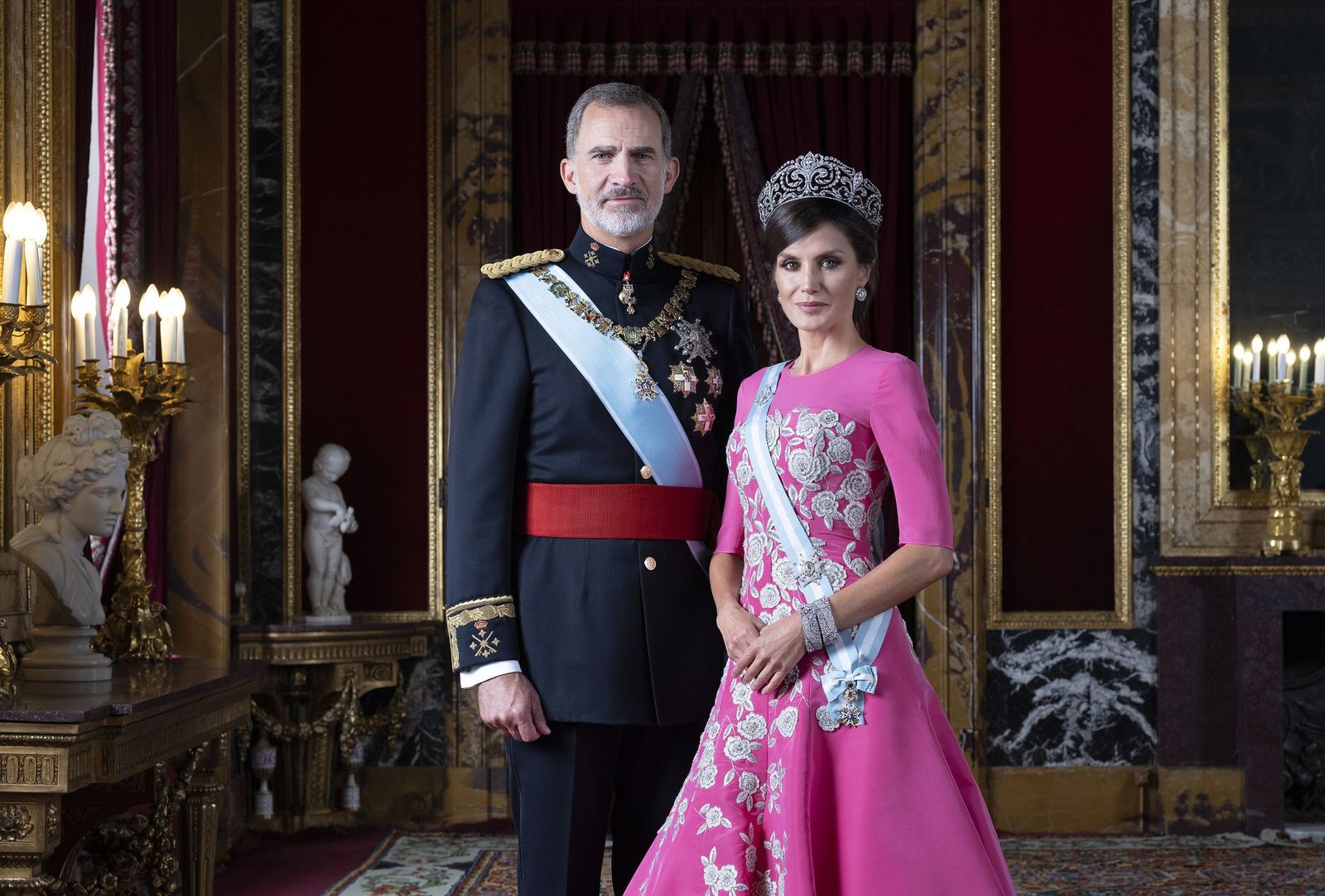 Fotografía oficial de los reyes de España