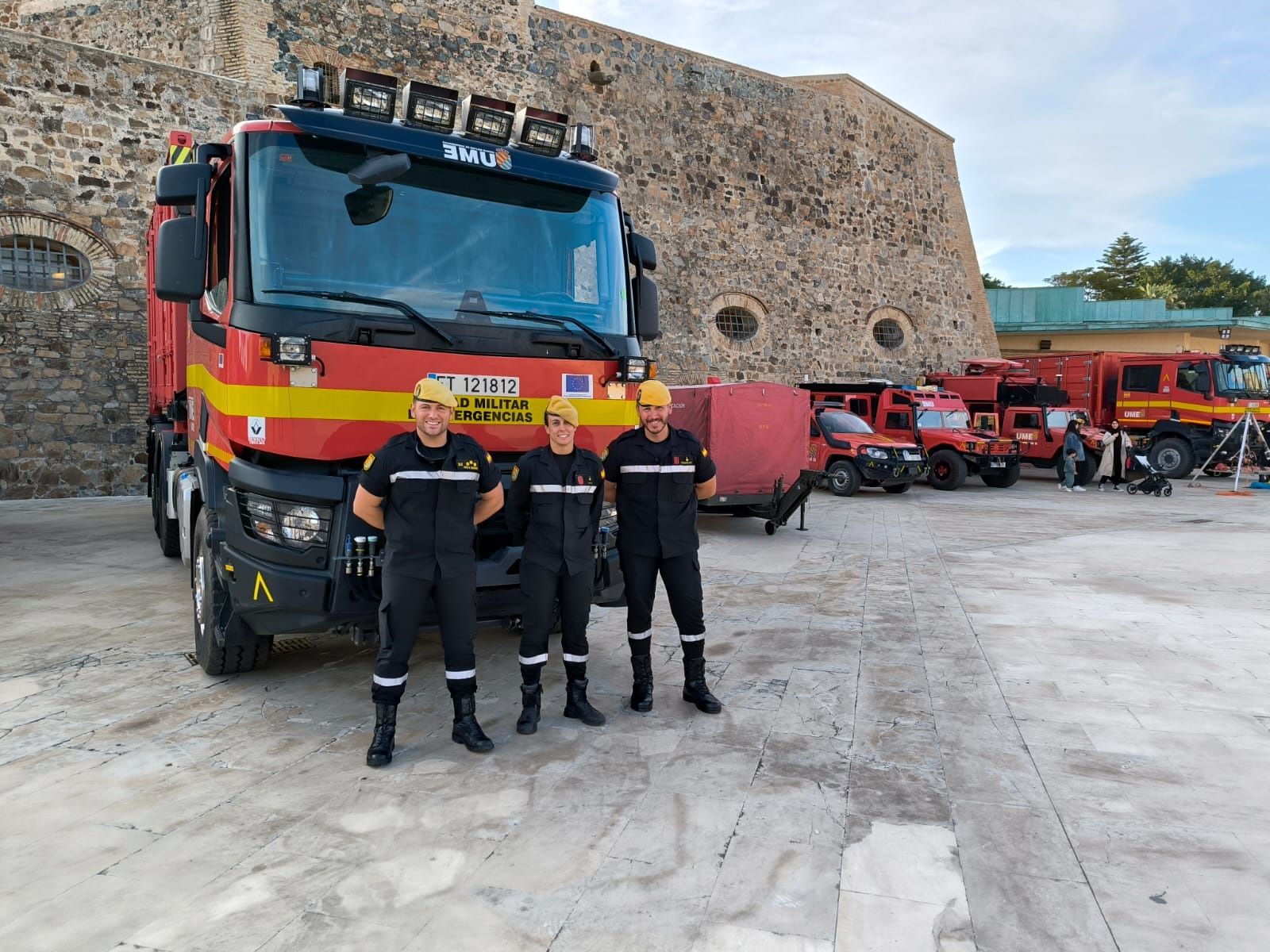 La UME expone sus medios en las Murallas Reales